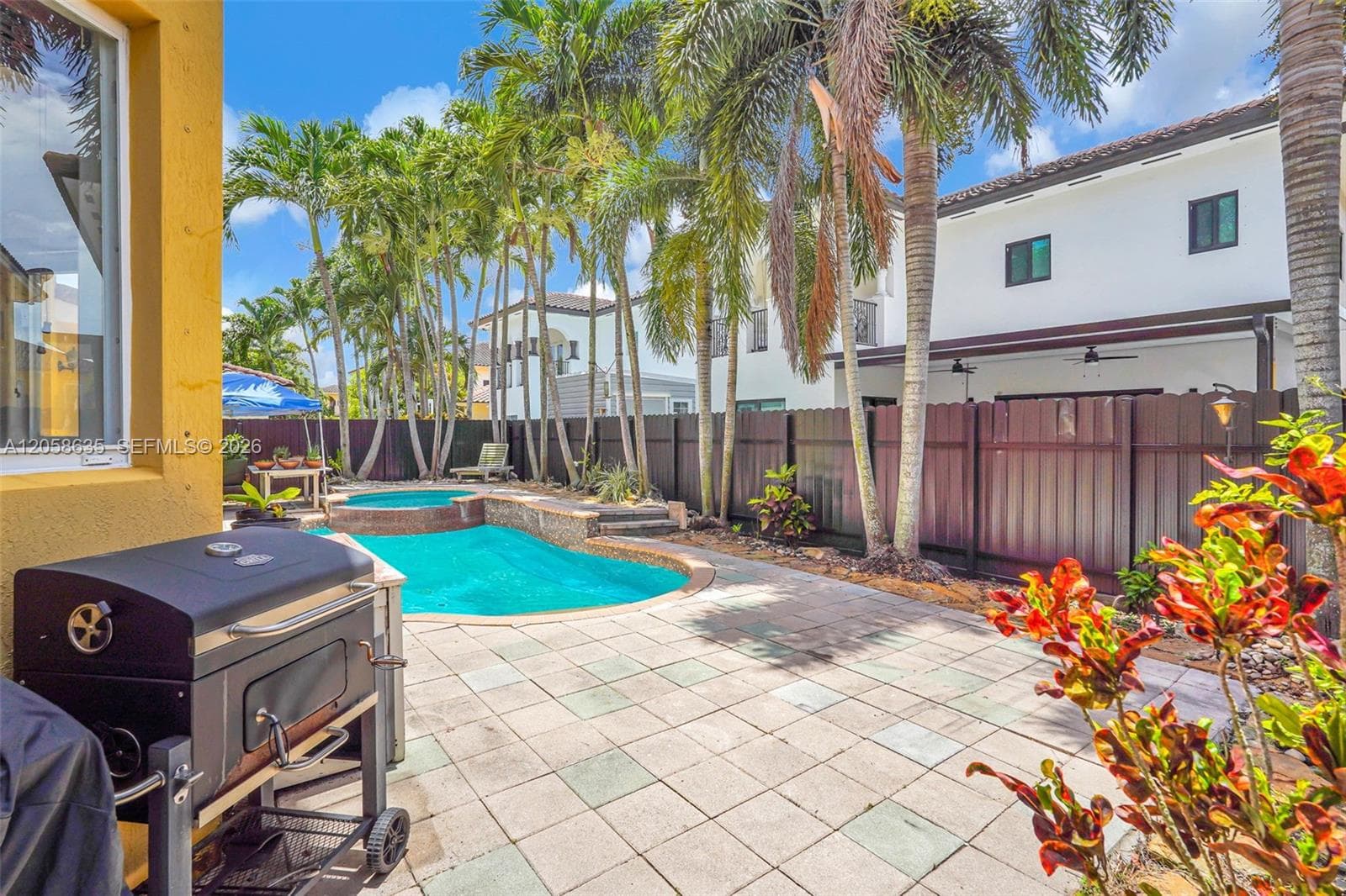 15664 SW 12th Ter, Miami FL 33194 photo 4