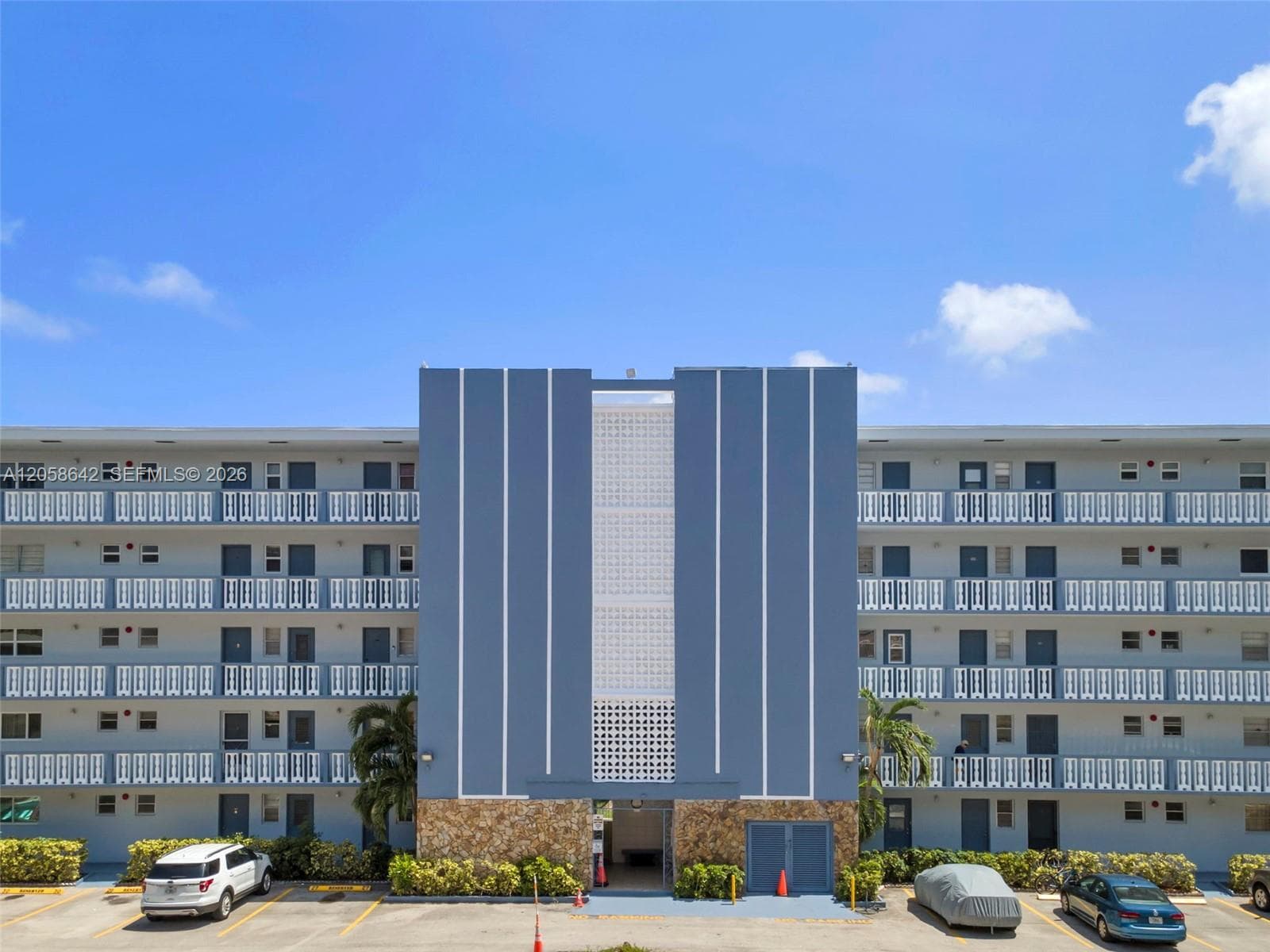 233 NE 14th Ave # 108, Hallandale Beach FL 33009