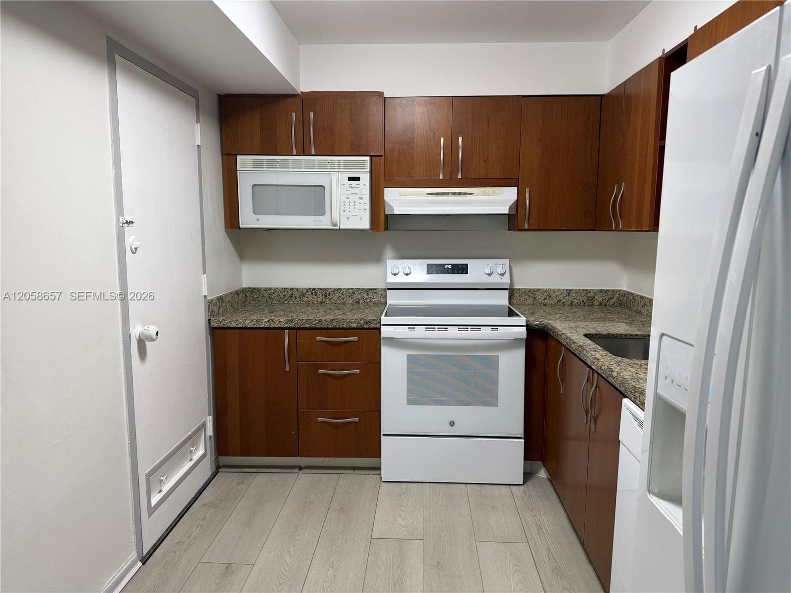 400 Kings Point Dr # 311, Sunny Isles Beach FL 33160 photo 3
