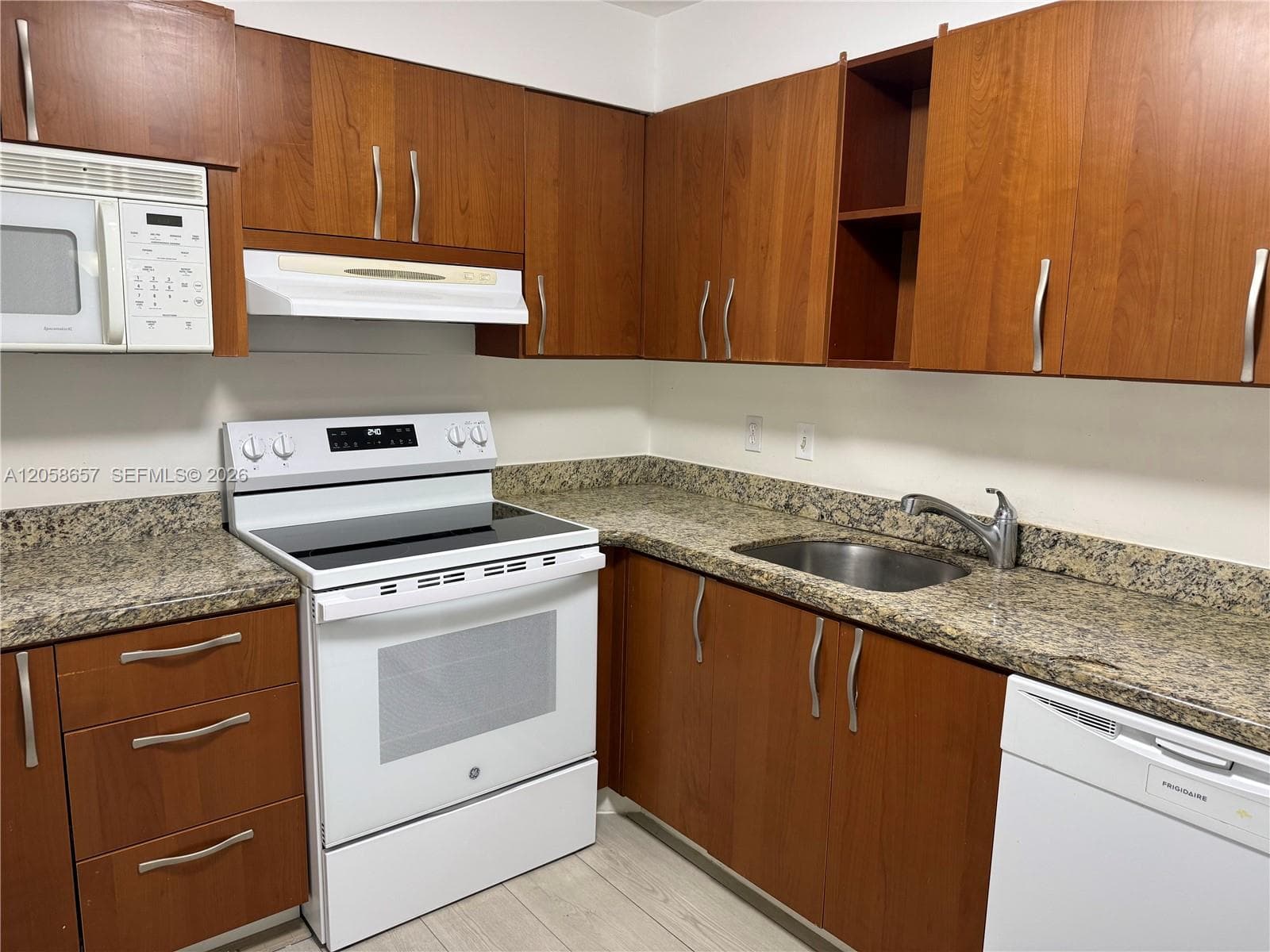 400 Kings Point Dr # 311, Sunny Isles Beach FL 33160 photo 4