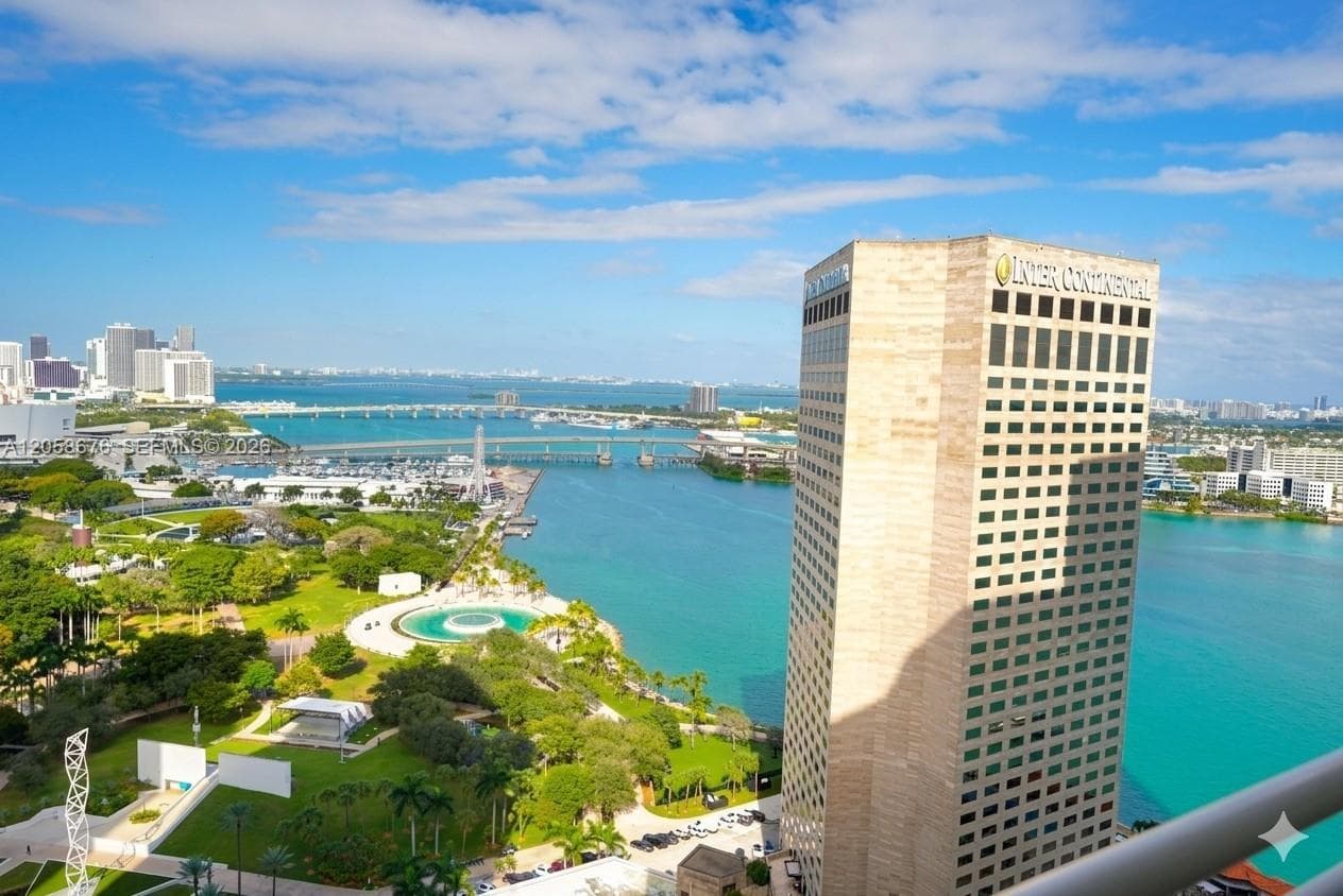 325 S Biscayne Blvd # 3314, Miami FL 33131 photo 3