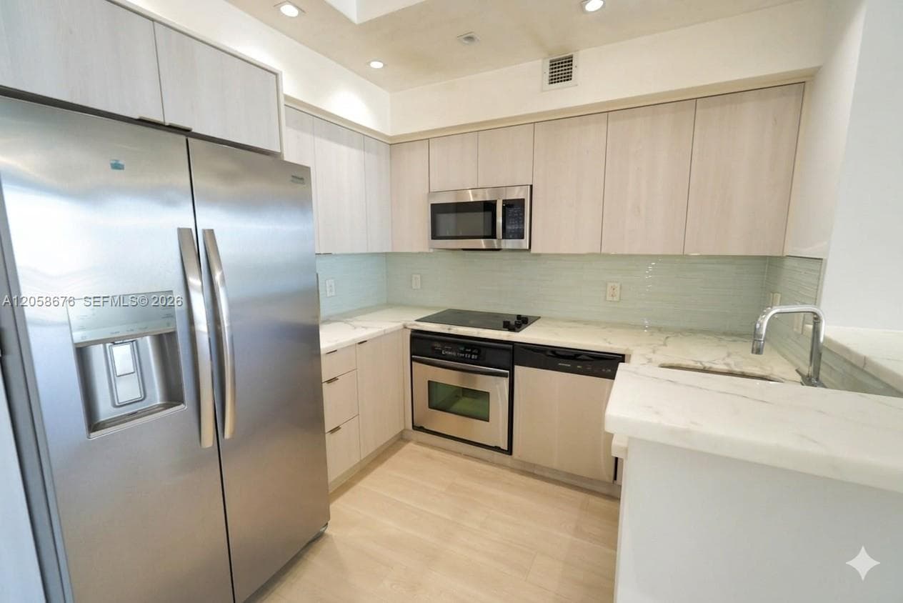 325 S Biscayne Blvd # 3314, Miami FL 33131 photo 5