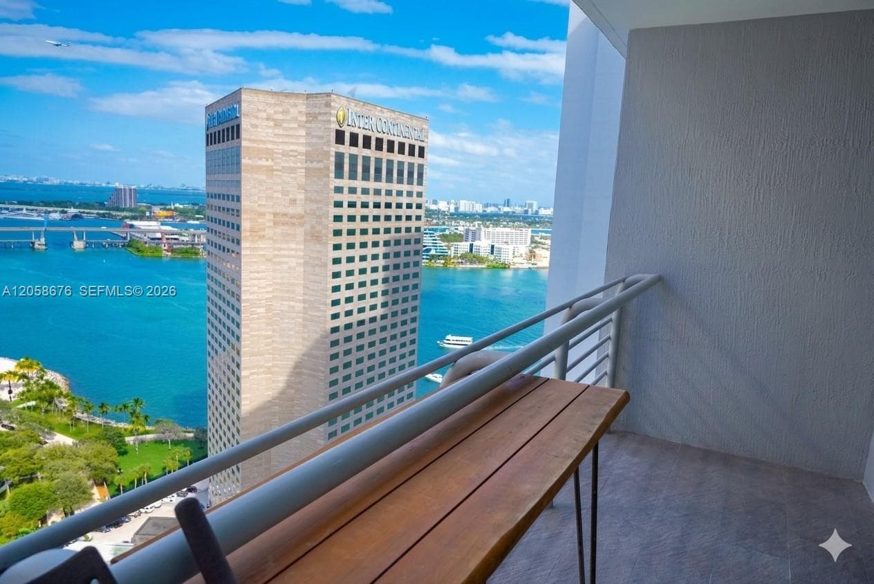 325 S Biscayne Blvd # 3314, Miami FL 33131 photo 4