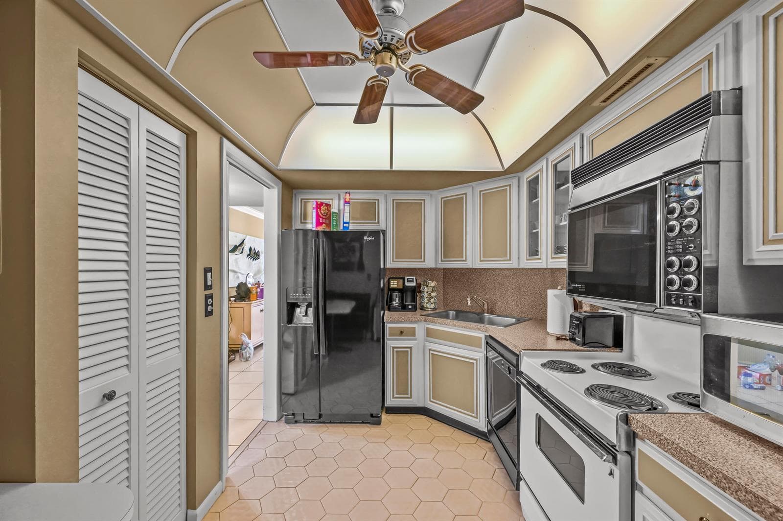 2425 PRESIDENTIAL Way # 1006, West Palm Beach FL 33401 photo 5