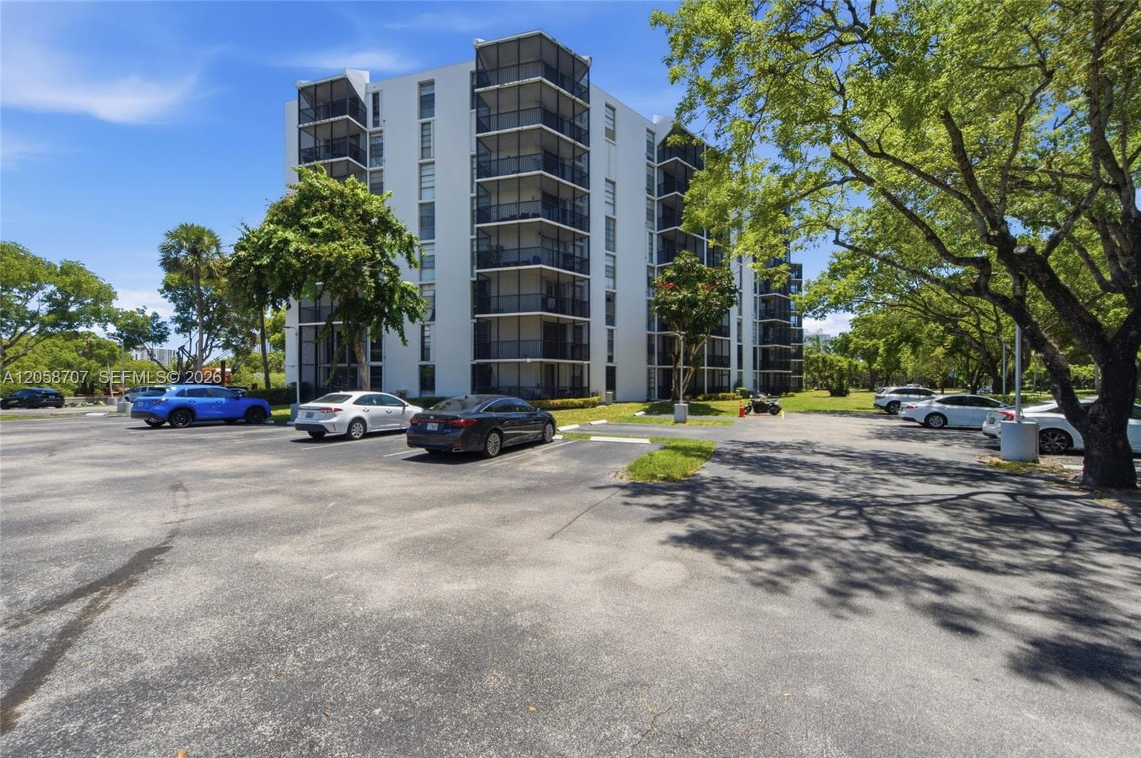 3401 N Country Club Dr # 804, Aventura FL 33180 photo 3