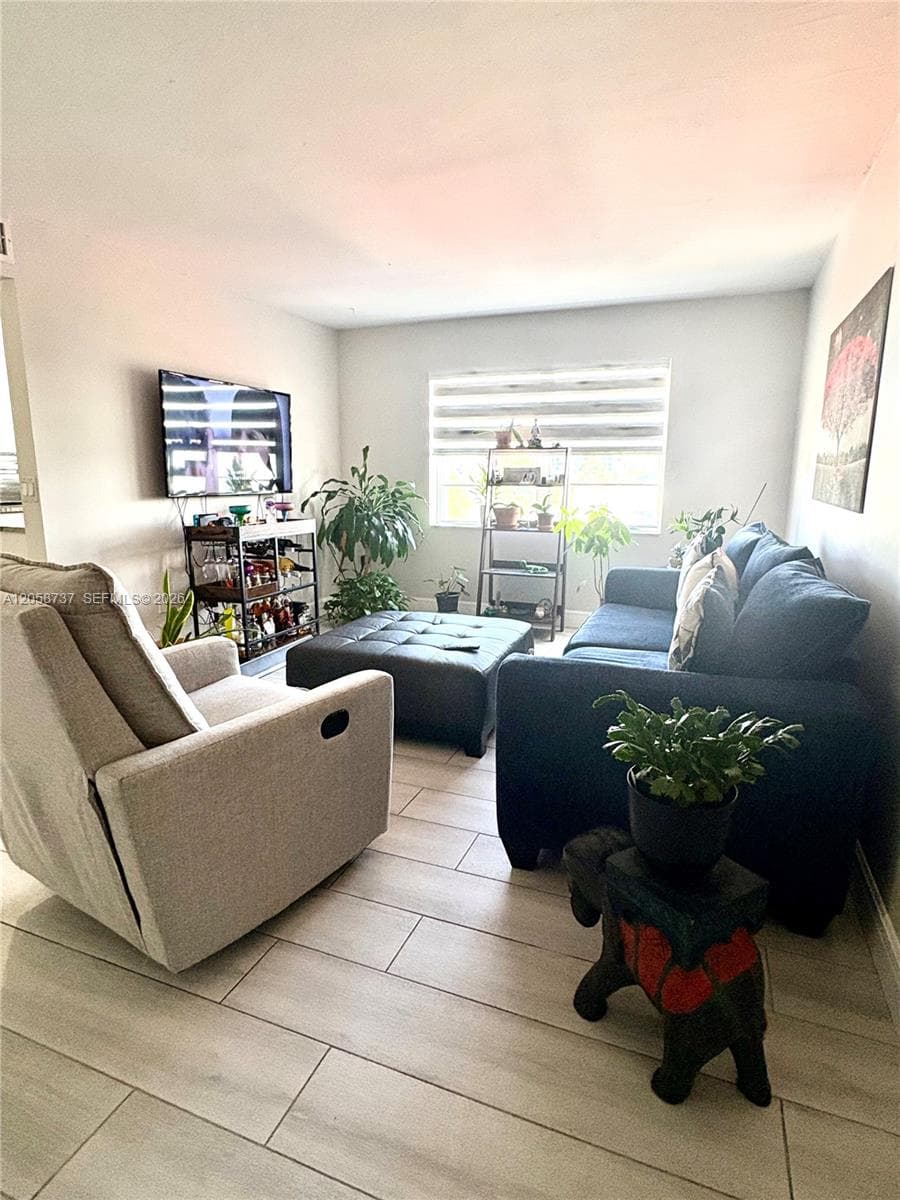7620 Carlyle Ave # 502, Miami Beach FL 33141 photo 3