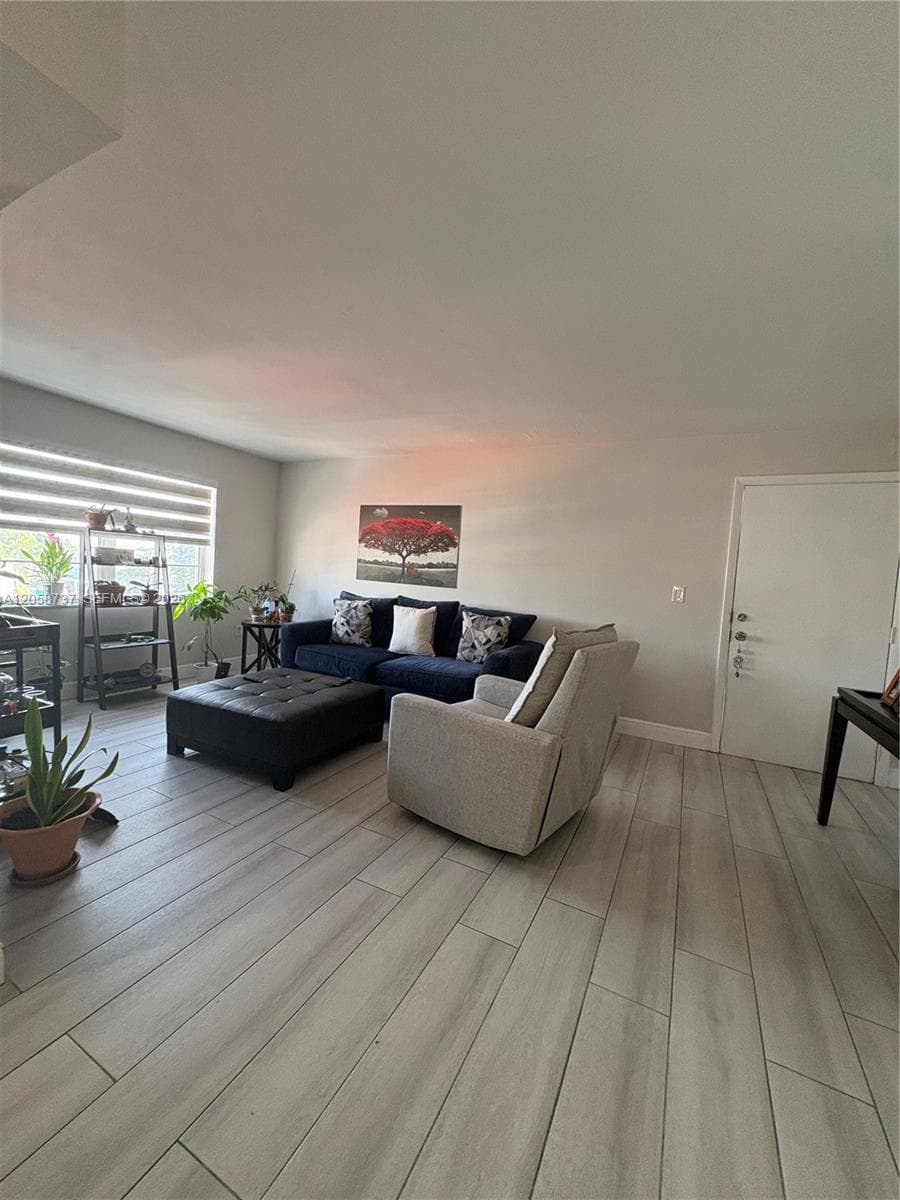 7620 Carlyle Ave # 502, Miami Beach FL 33141 photo 4