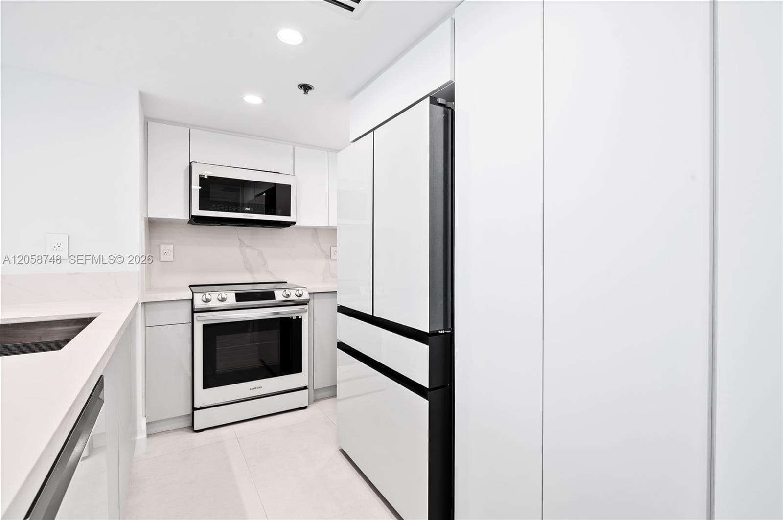 540 Brickell Key Dr # 719, Miami FL 33131 photo 3