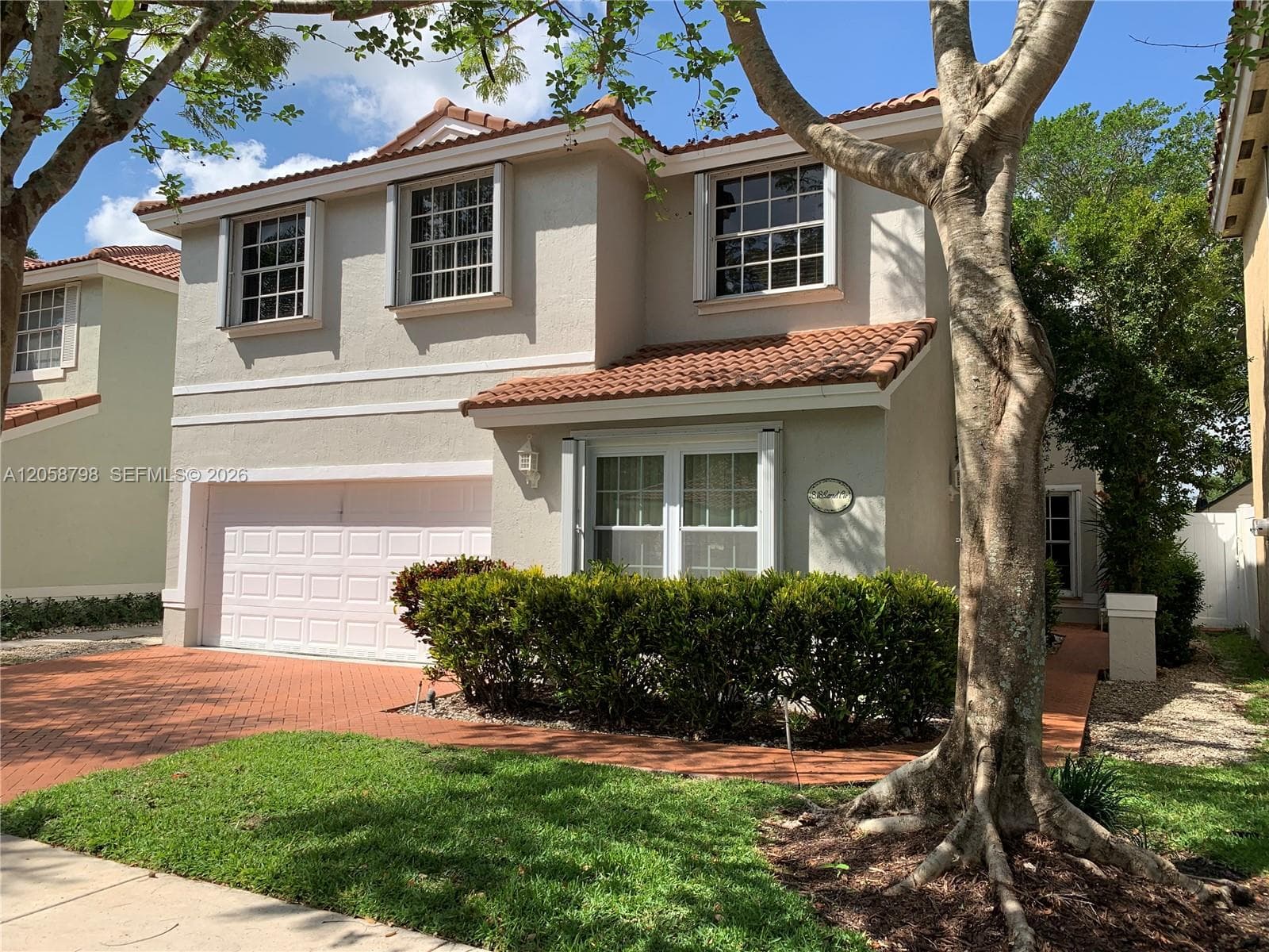 818 Garnet Cir, Weston FL 33326