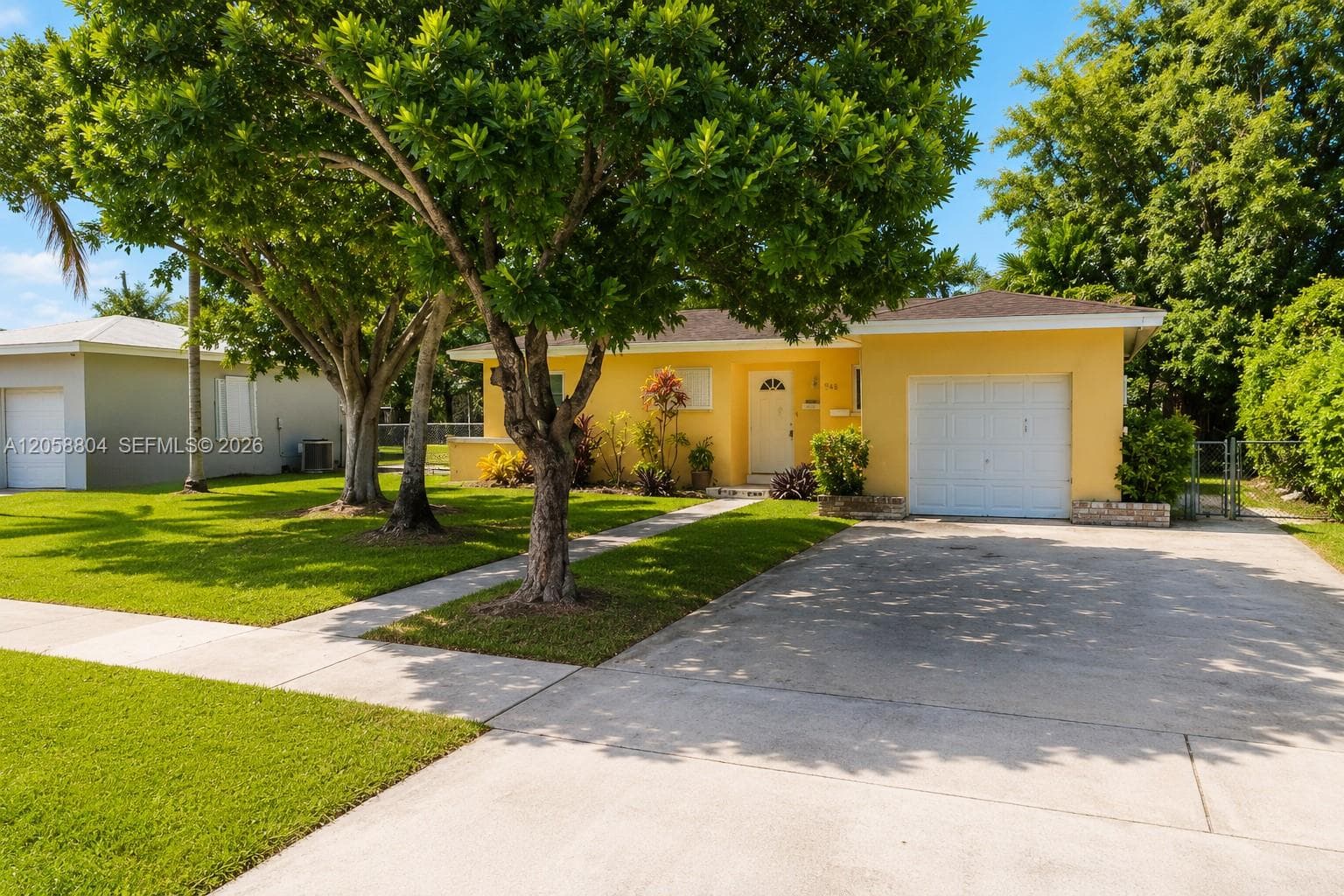 948 NW 9th Ct, Homestead FL 33030 photo 3