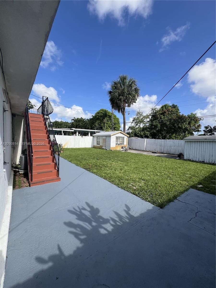 961 E 9th St, Hialeah FL 33010 photo 3