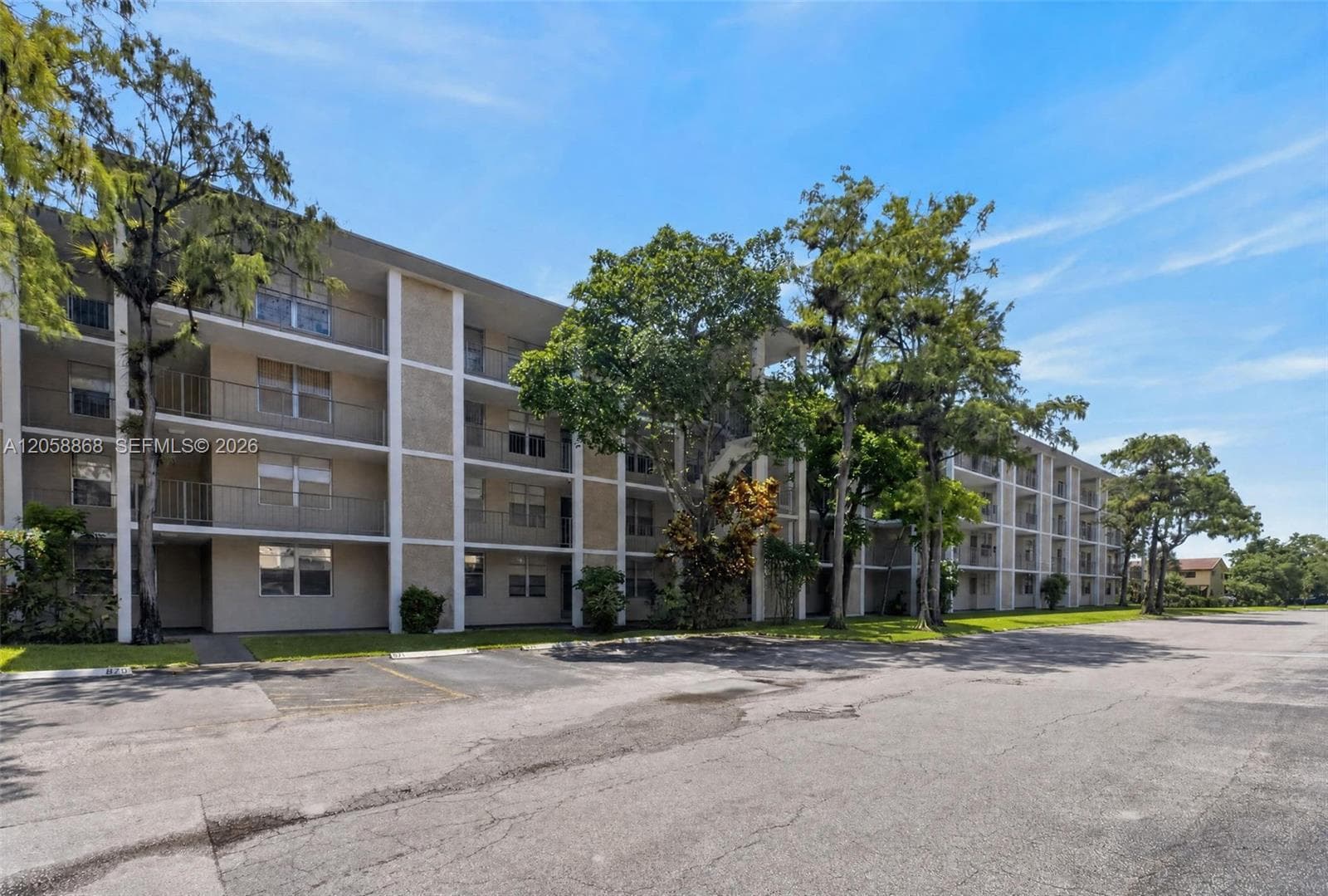 2900 NW 48th Ter # 310, Lauderdale Lakes FL 33313