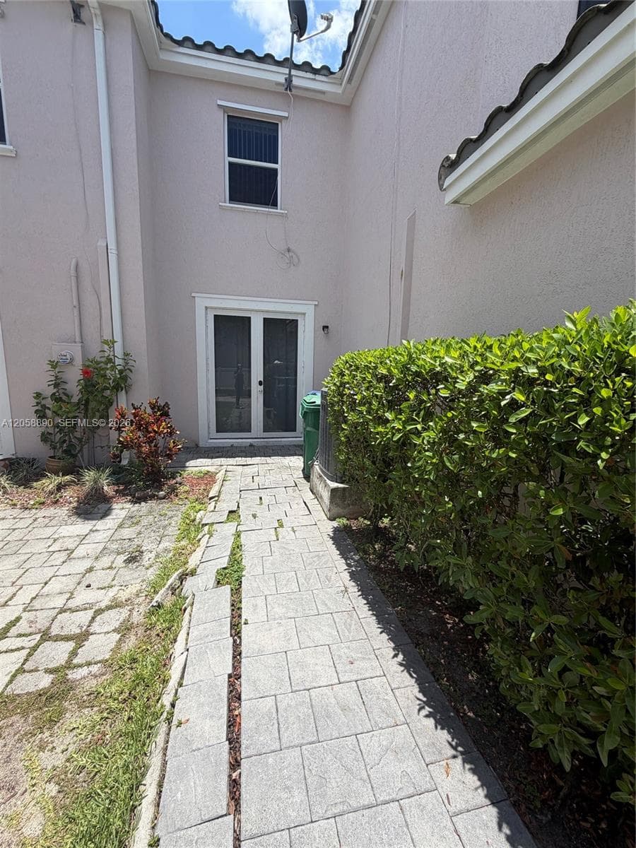 17089 SW 93rd St, Miami FL 33196 photo 3
