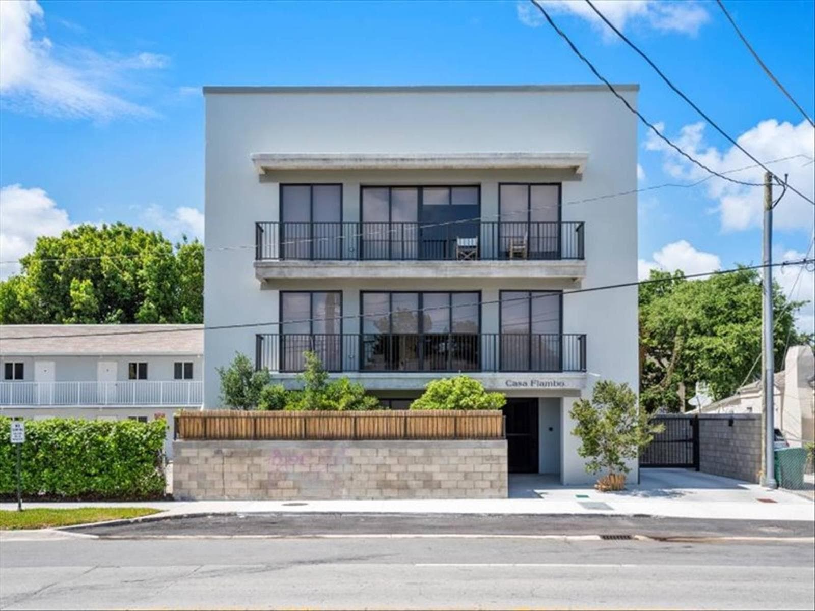 1053 NW 29th Street # Casa Flambo, Miami FL 33127 photo 3