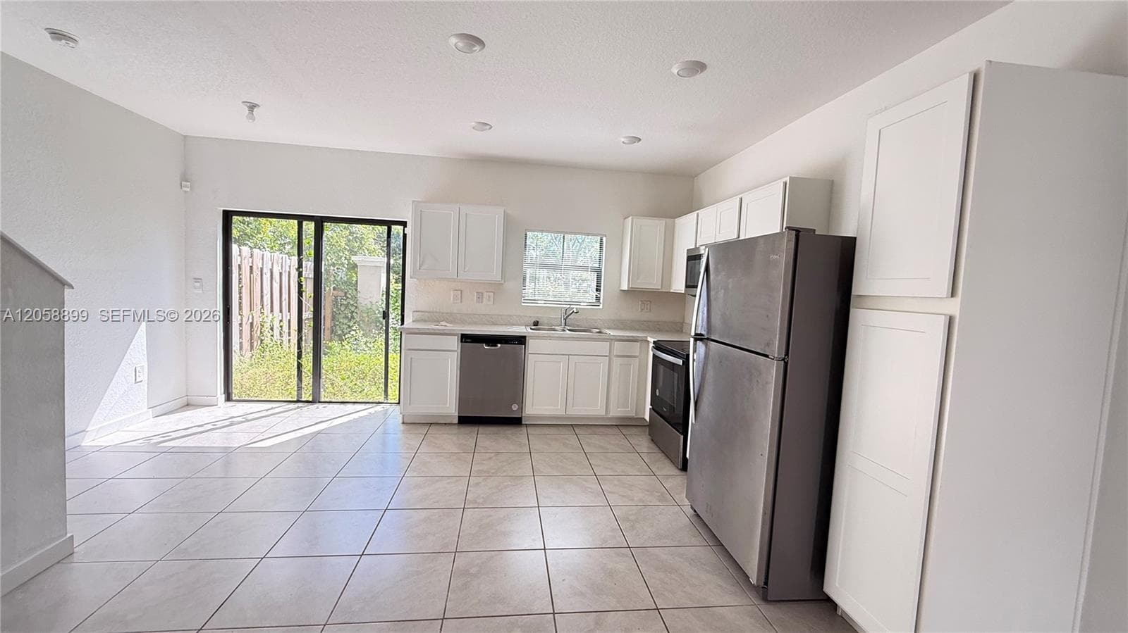 322 NE 1st Dr, Florida City FL 33034 photo 2