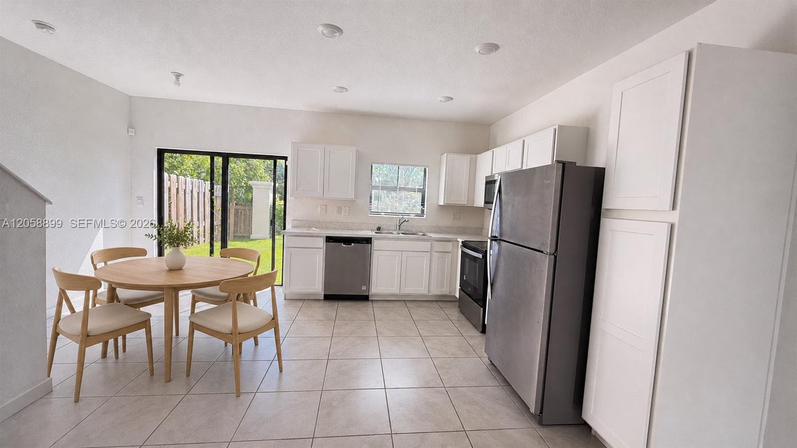 322 NE 1st Dr, Florida City FL 33034 photo 3