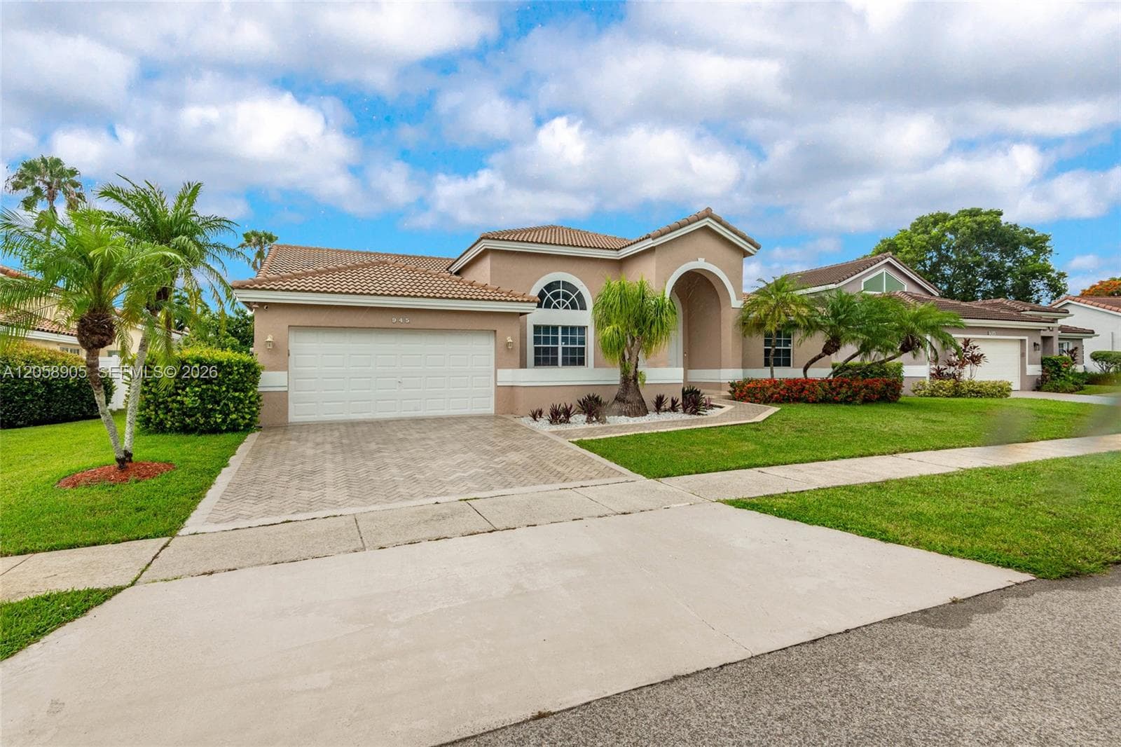 945 NW 202nd Ave, Pembroke Pines FL 33029 photo 3