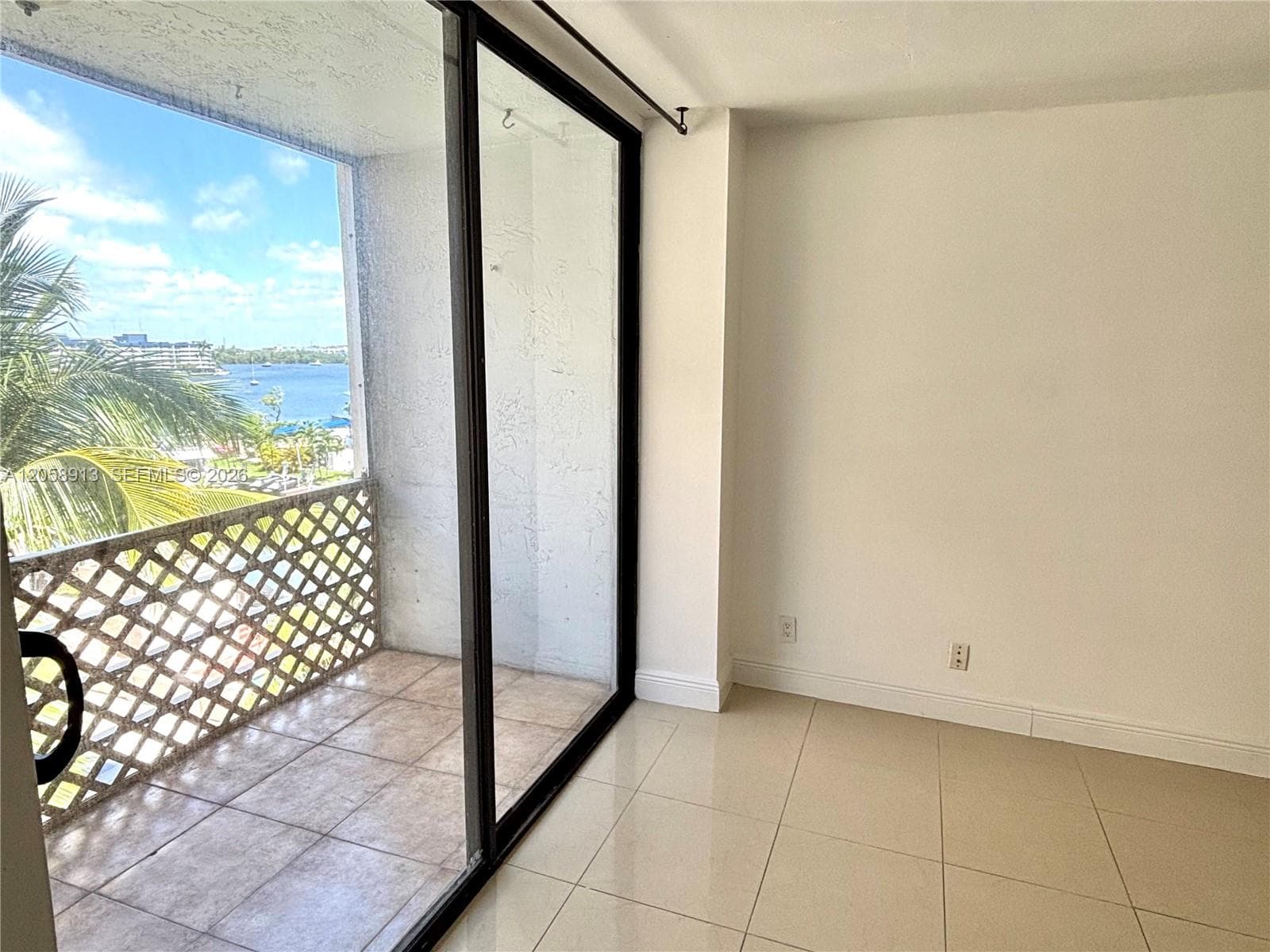 2935 NE 163rd St # 5P, North Miami Beach FL 33160 photo 4