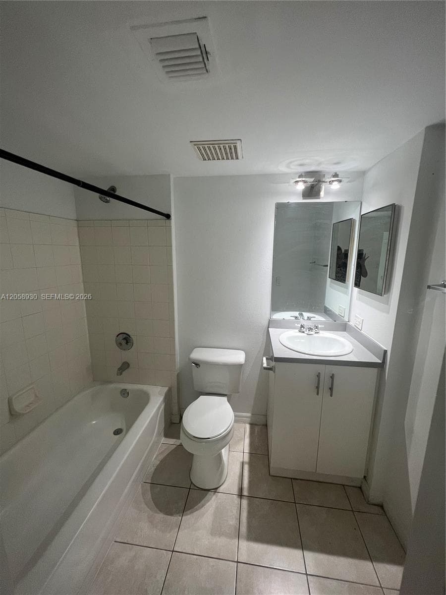 2427 Centergate Dr # 305, Miramar, FL 33025 photo 3