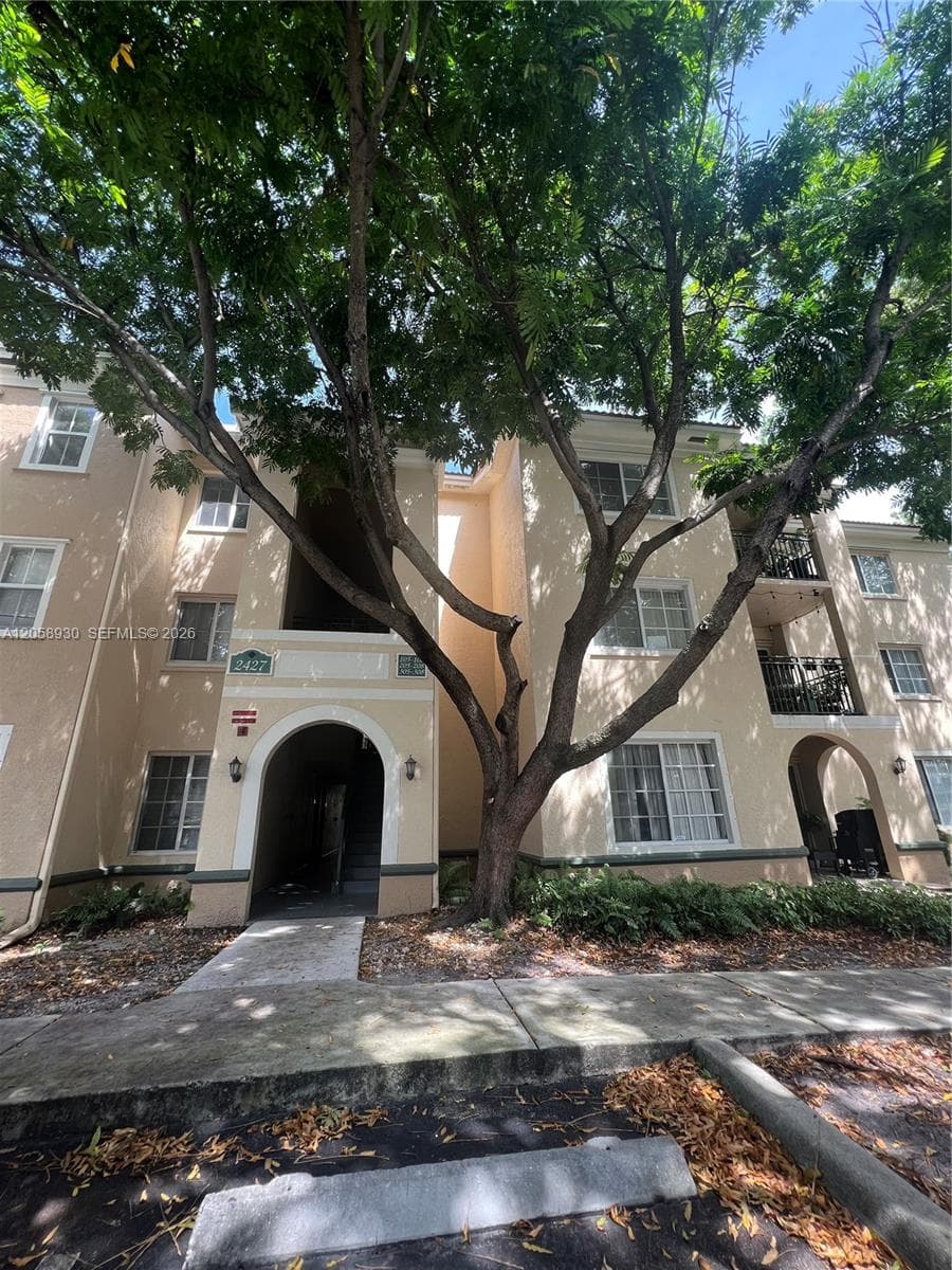 2427 Centergate Dr # 305, Miramar FL 33025