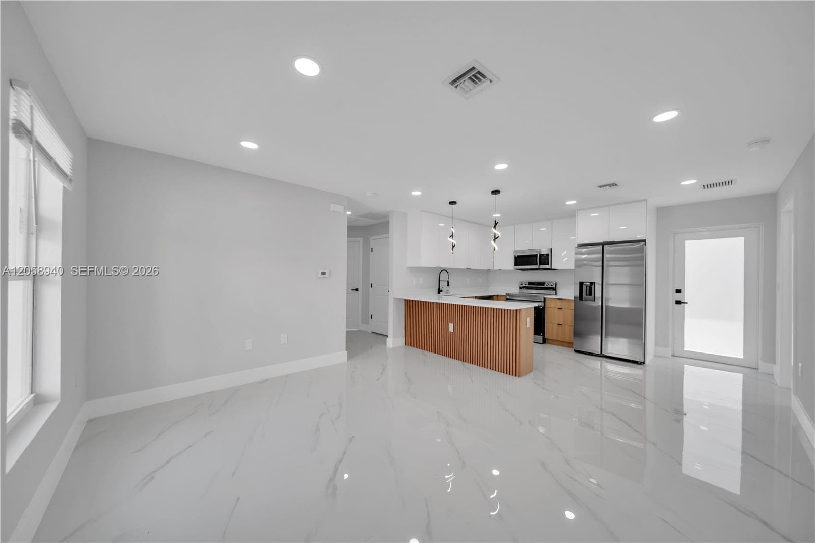 1042 Darlington St, Other City - In The State Of Florida FL 33974 photo 4