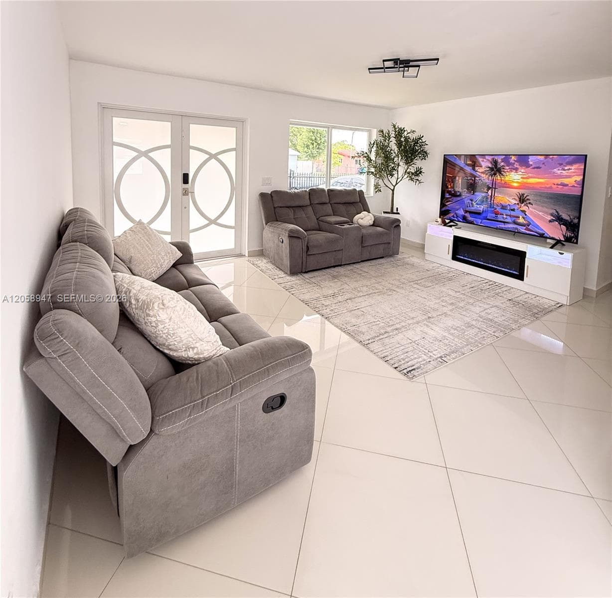 20130 SW 106th Ave, Cutler Bay FL 33189 photo 2