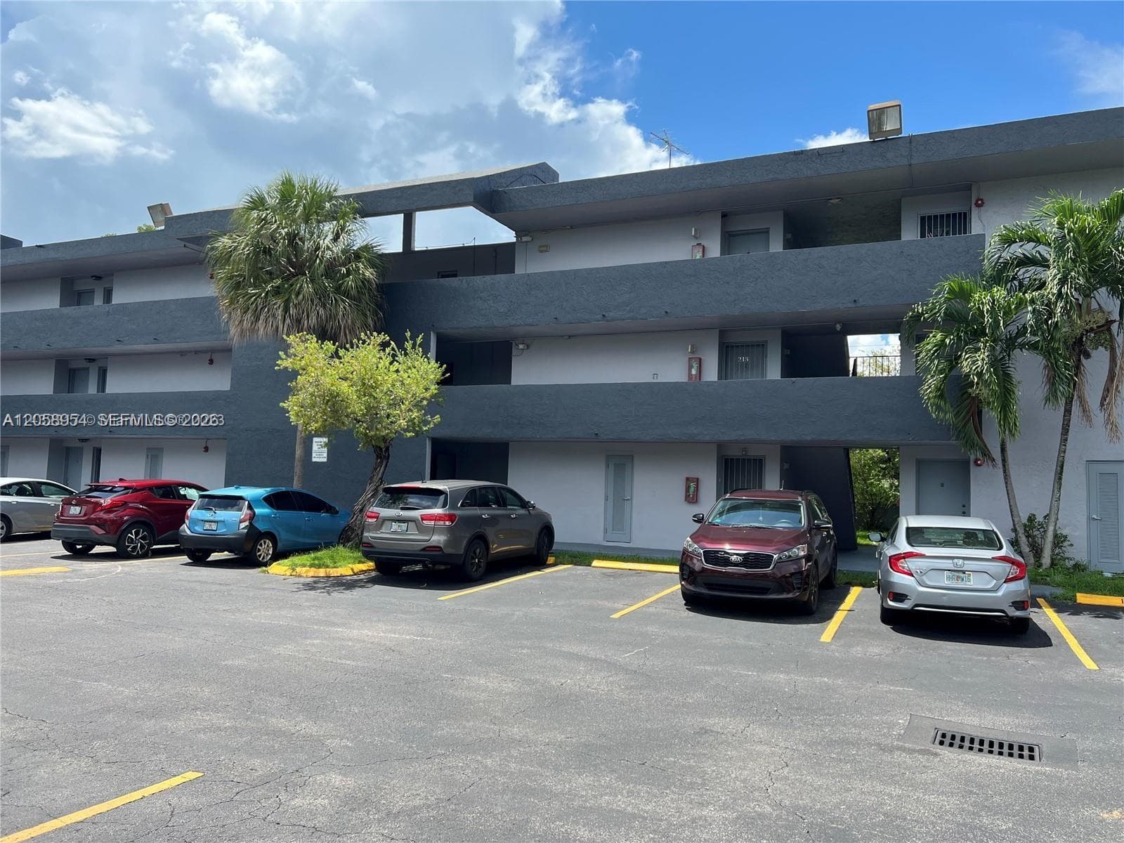 8841 W Flagler St # 202, Miami, FL 33174