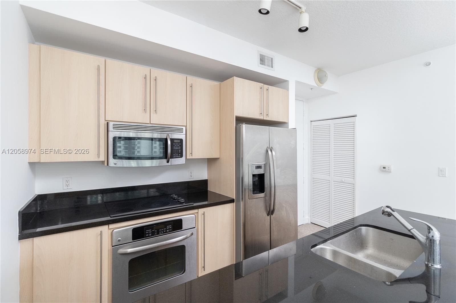 1111 SW 1st Ave # 2423-N, Miami FL 33130 photo 4