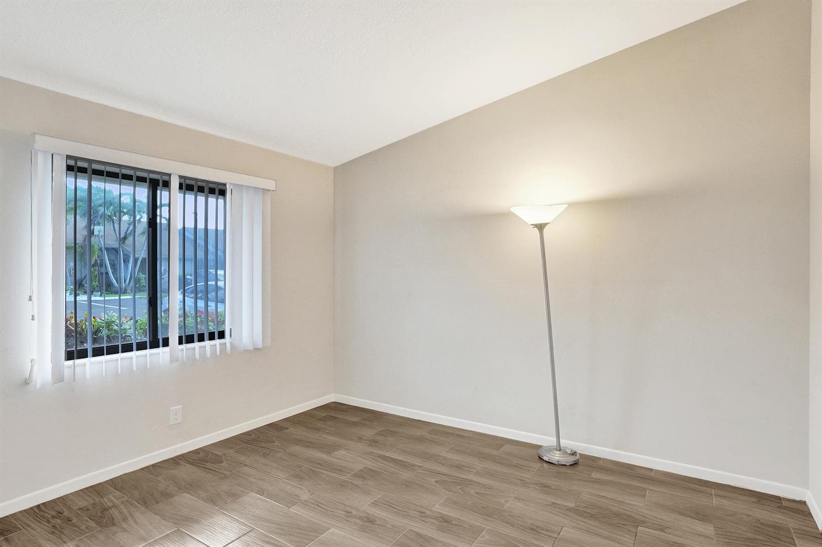 3066 S Oakland Forest Drive # 902, Oakland Park FL 33309 photo 4