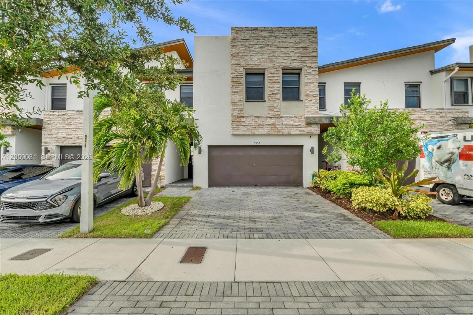 10533 NW 78th Ter, Doral FL 33178 photo 2