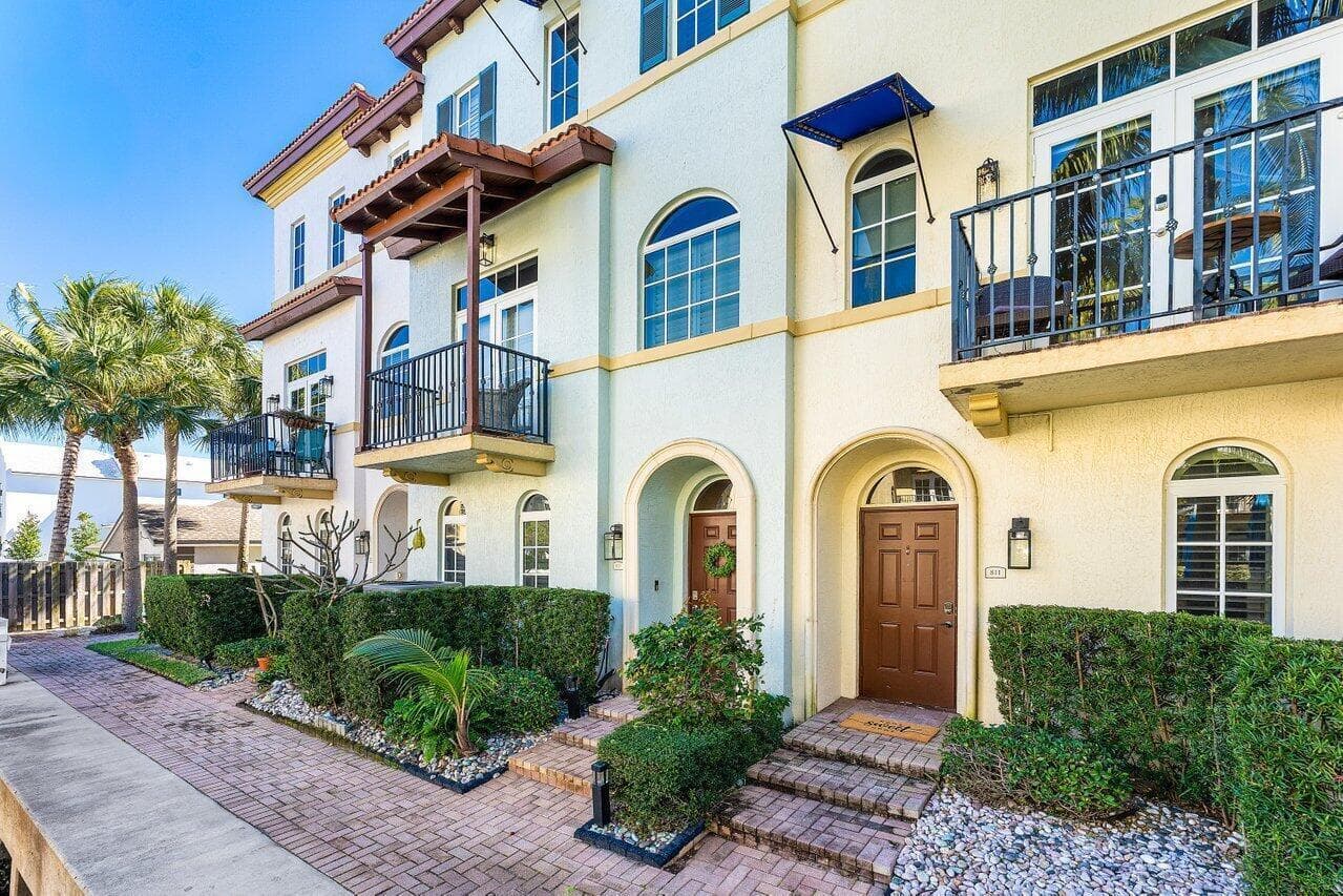 813 Estancia Way, Boynton Beach FL 33435 photo 2