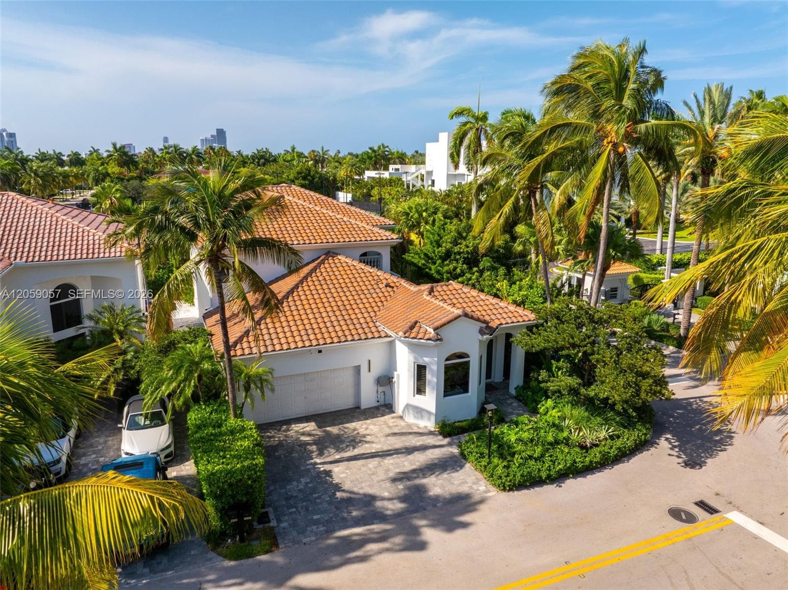 4027 194th Trl, Sunny Isles Beach FL 33160+Den photo 3