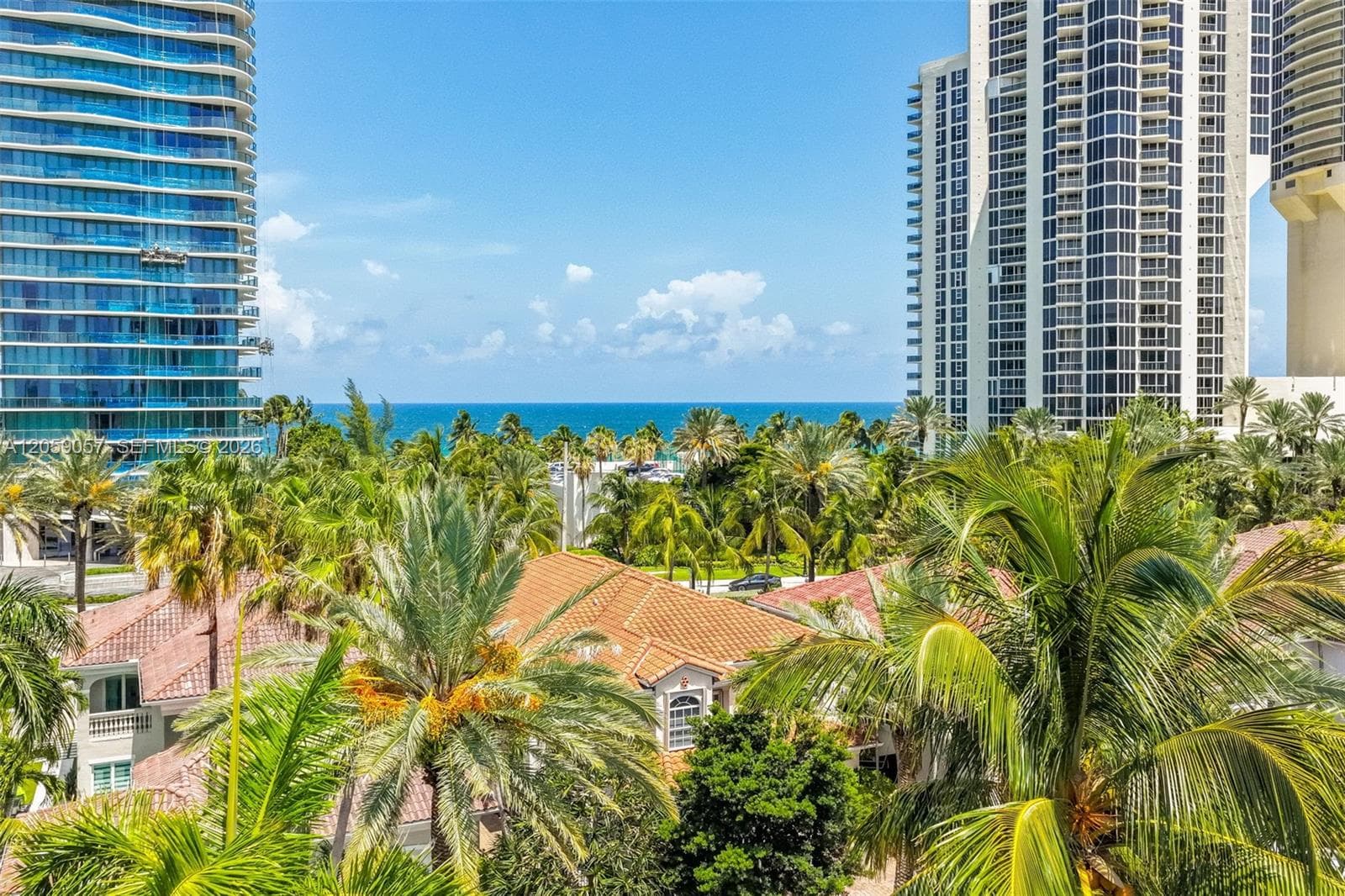 4027 194th Trl, Sunny Isles Beach FL 33160+Den photo 4