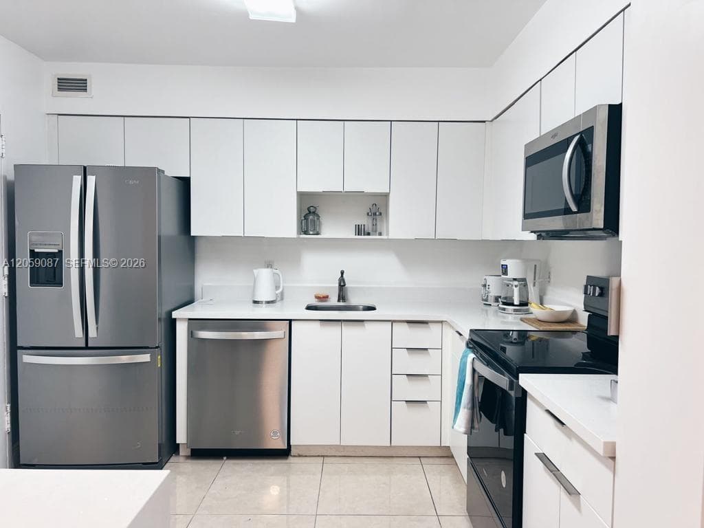 5161 Collins Ave # 1510, Miami Beach FL 33140