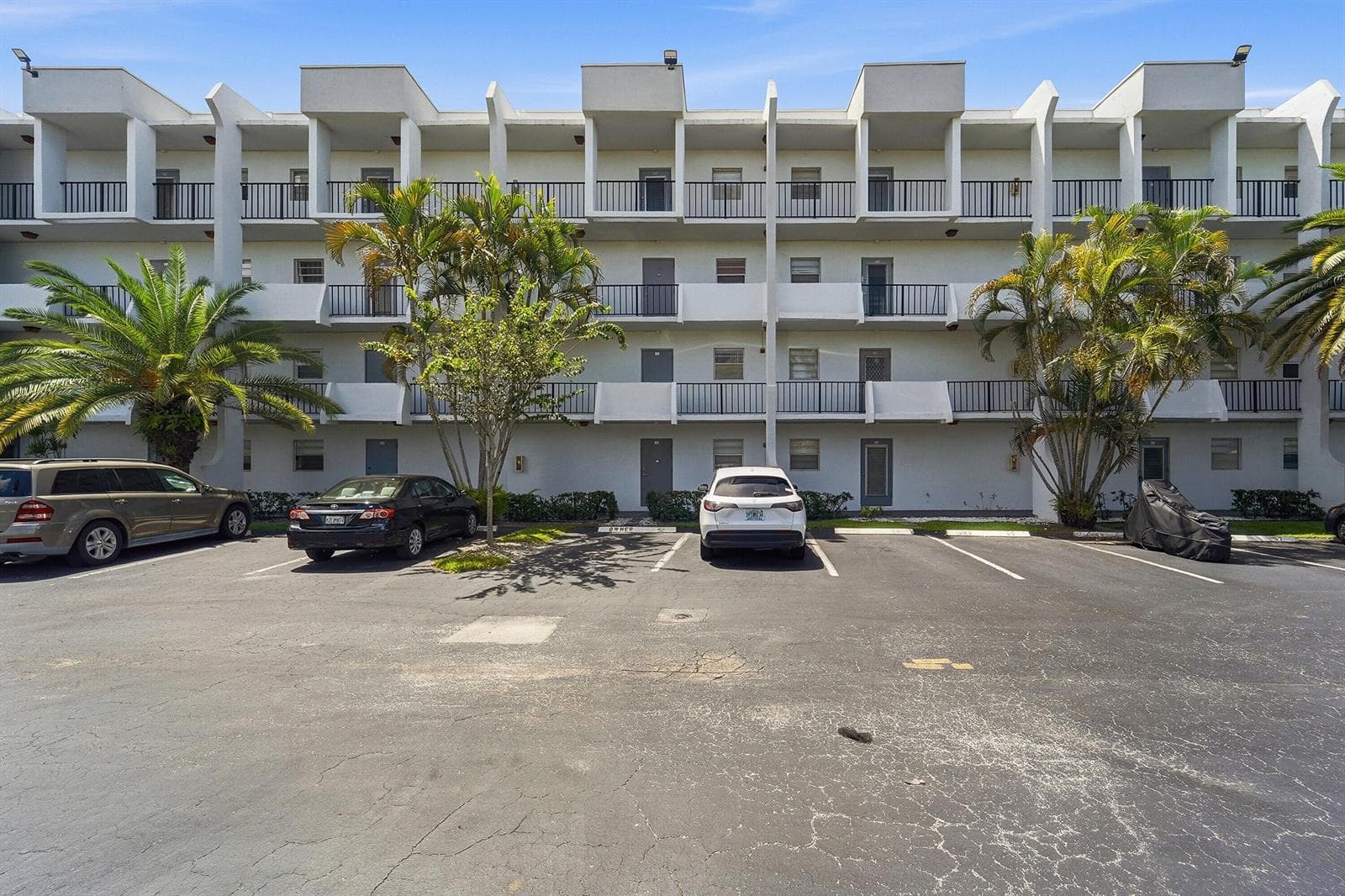 3000 E SUNRISE LAKES Drive E # 223, Sunrise FL 33322 photo 3