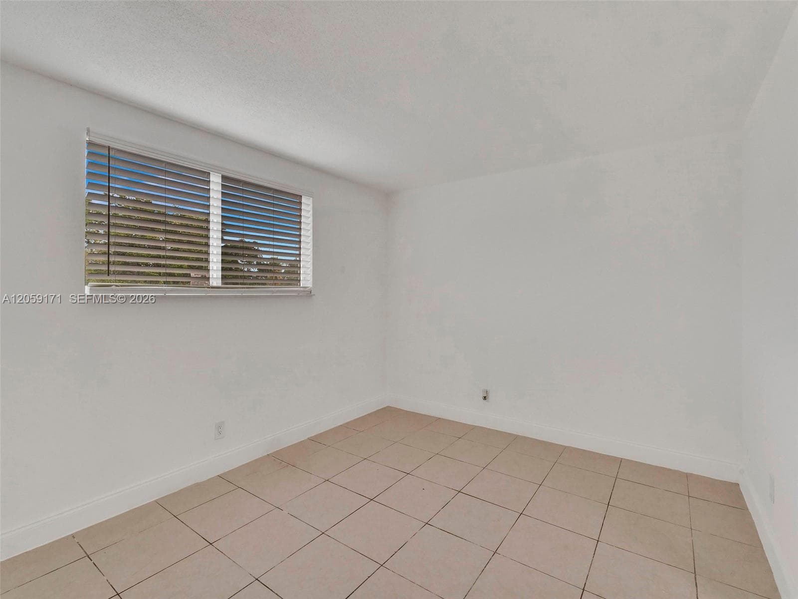14190 W Dixie Hwy # 1, North Miami, FL 33161 photo 3