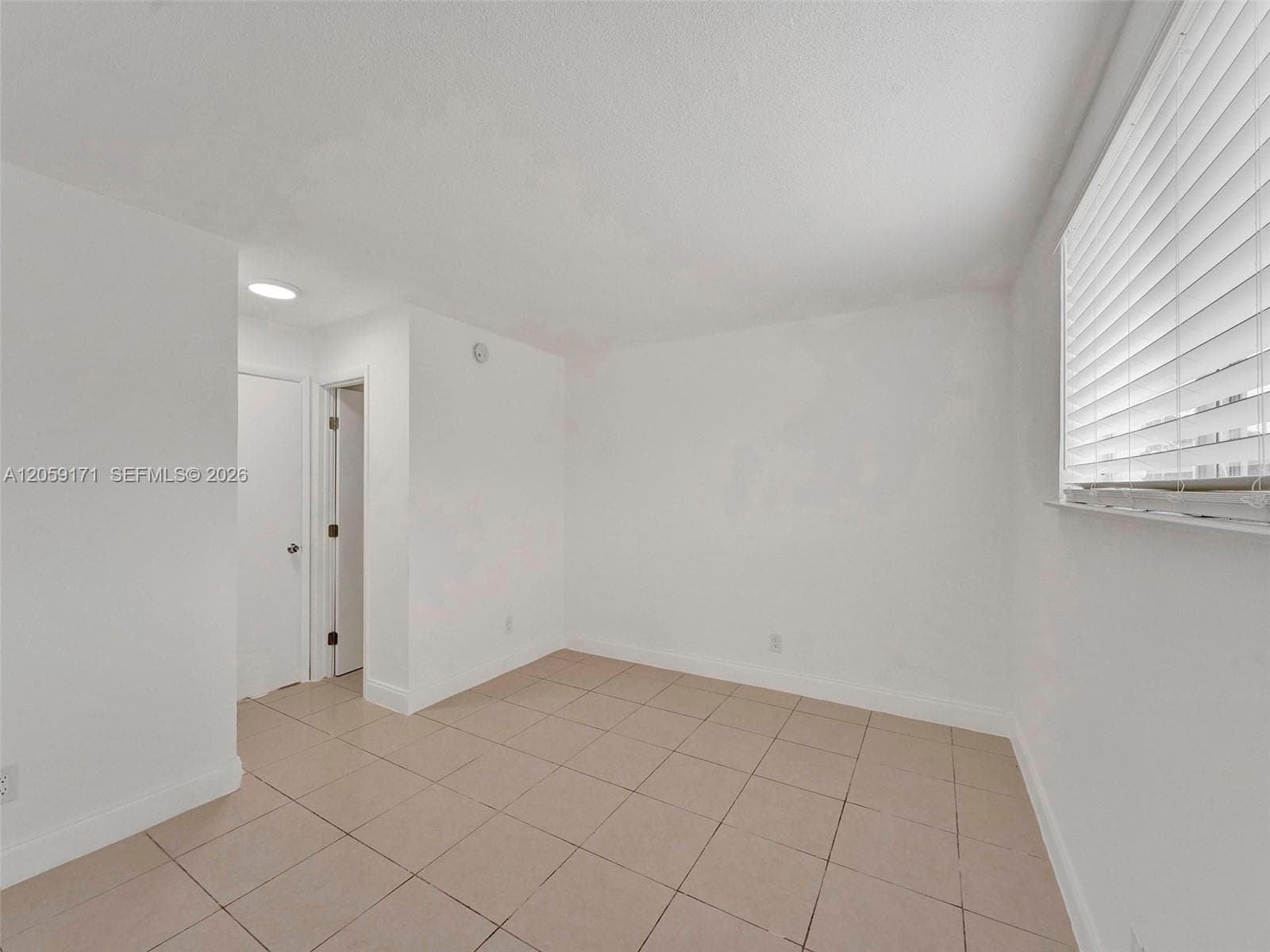 14190 W Dixie Hwy # 1, North Miami, FL 33161 photo 5