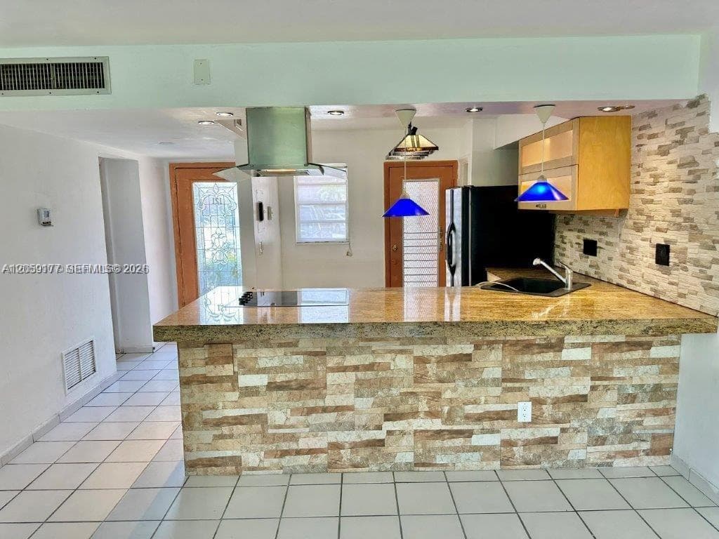 19001 NE 14th Ave # 121, Miami FL 33179 photo 4
