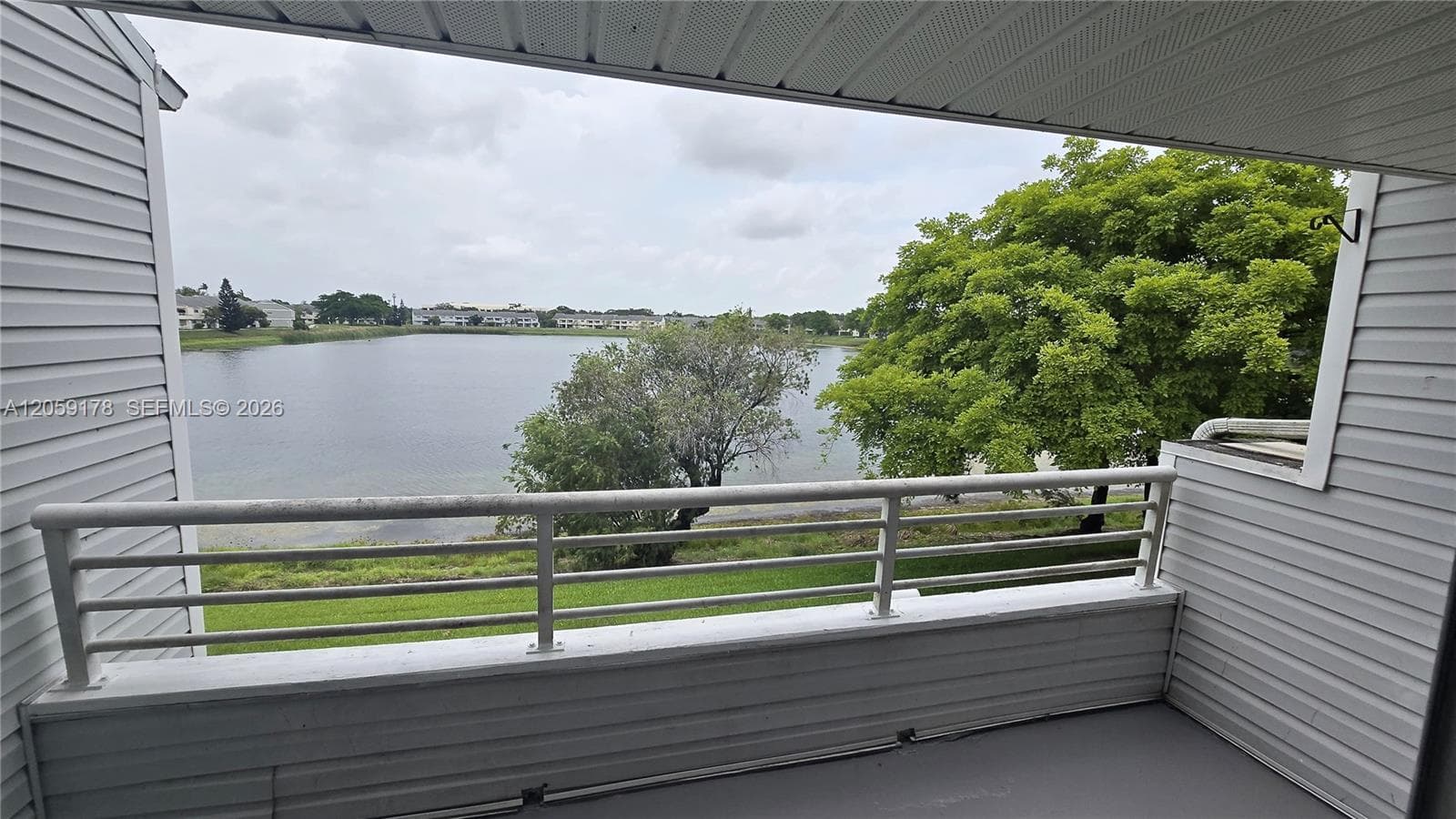 3409 NW 44th St # 201, Oakland Park FL 33309