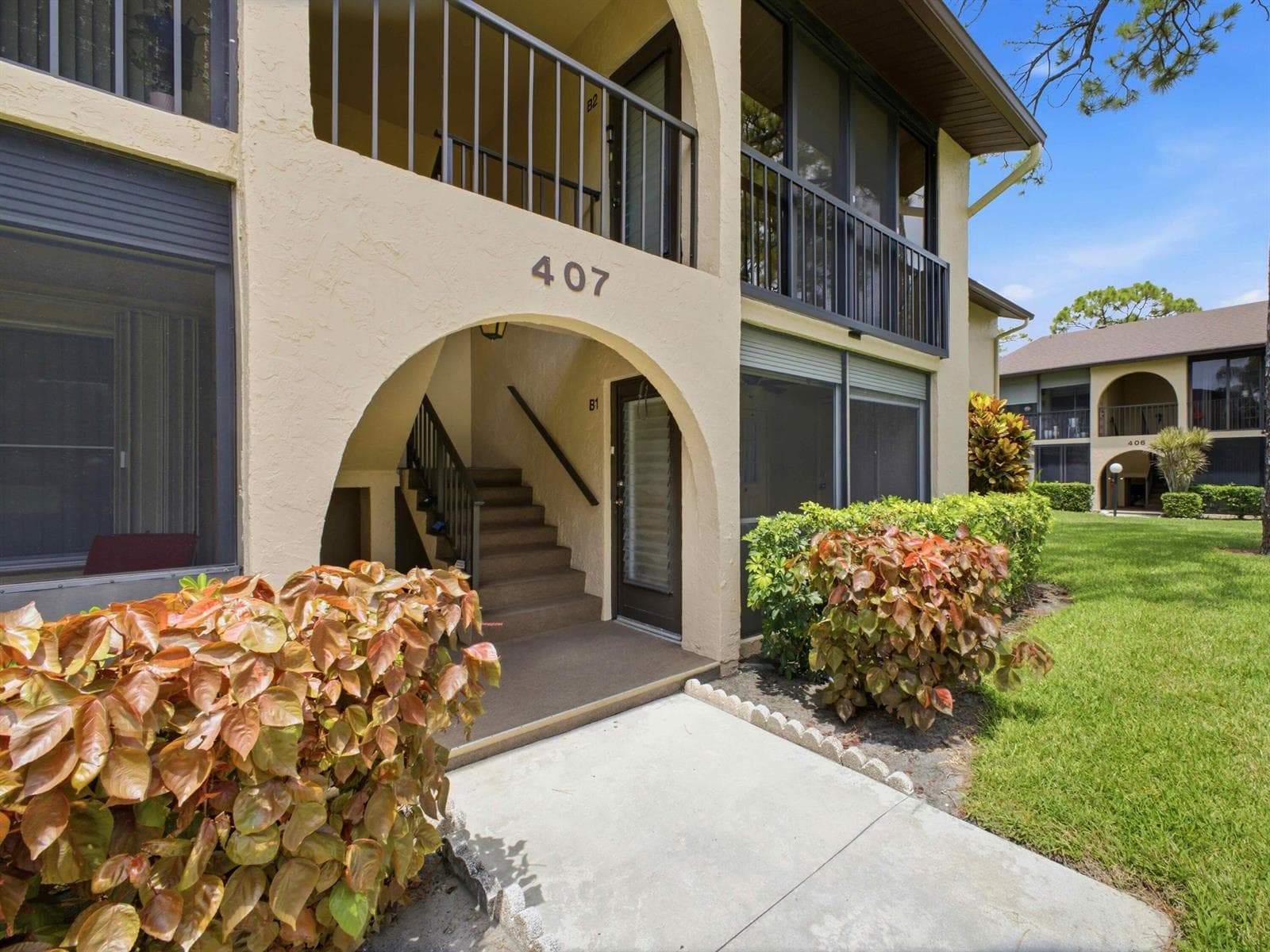 407 PINE GLEN Lane # B-1, FL 33463 photo 2