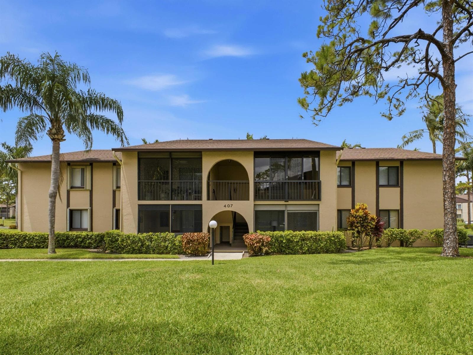 407 PINE GLEN Lane # B-1, FL 33463