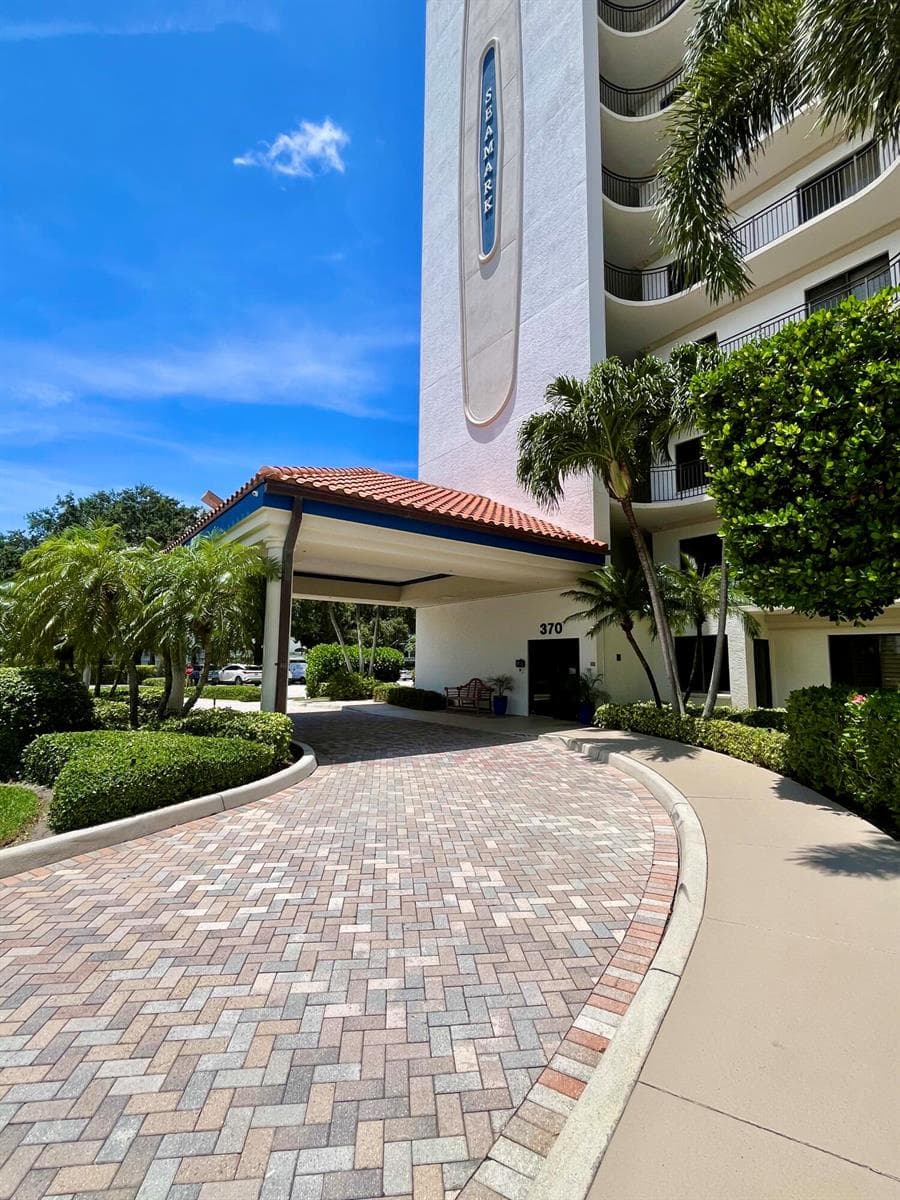 370 GOLFVIEW Road # 302, North Palm Beach FL 33408 photo 2