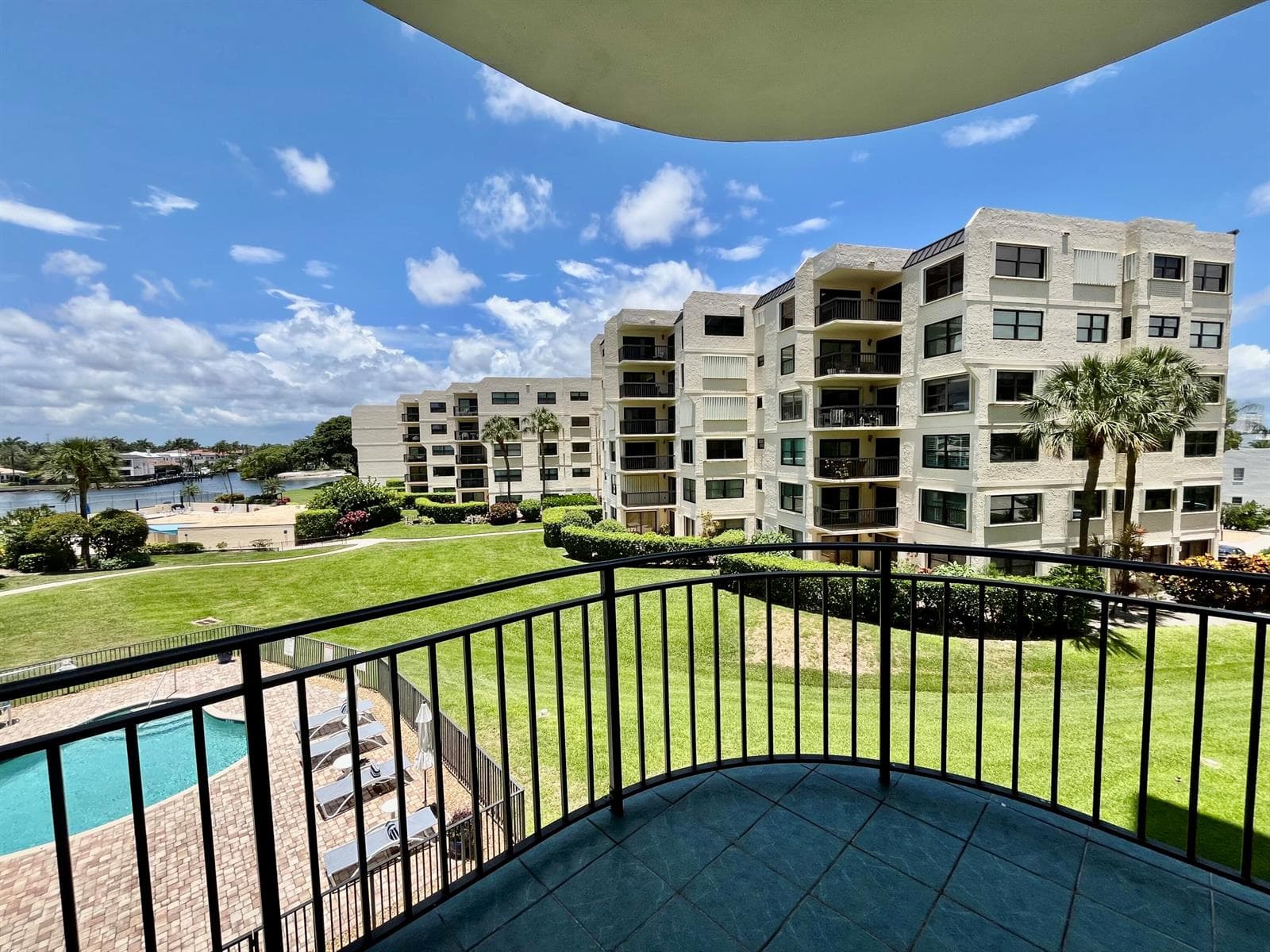 370 GOLFVIEW Road # 302, North Palm Beach FL 33408 photo 3