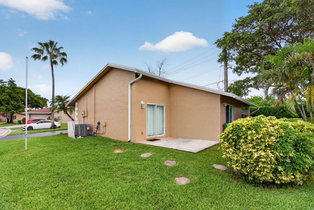 7516 NW 88th Terrace, Tamarac FL 33321 photo 4