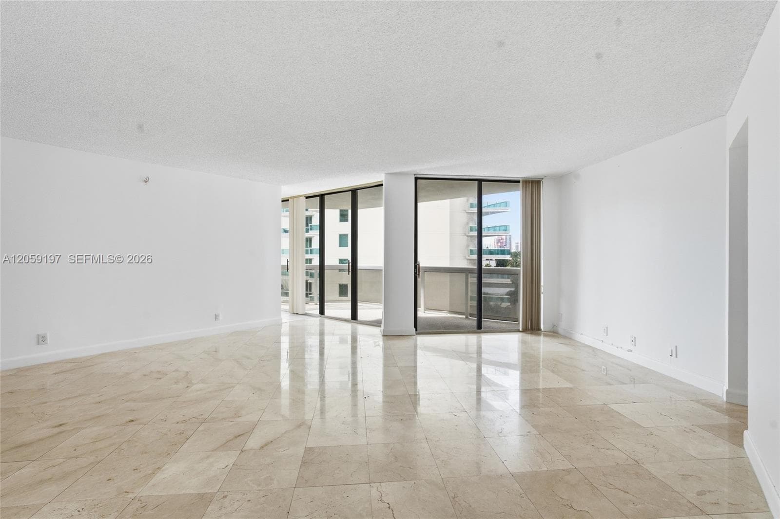 20185 E Country Club Dr # 502, Aventura FL 33180 photo 3