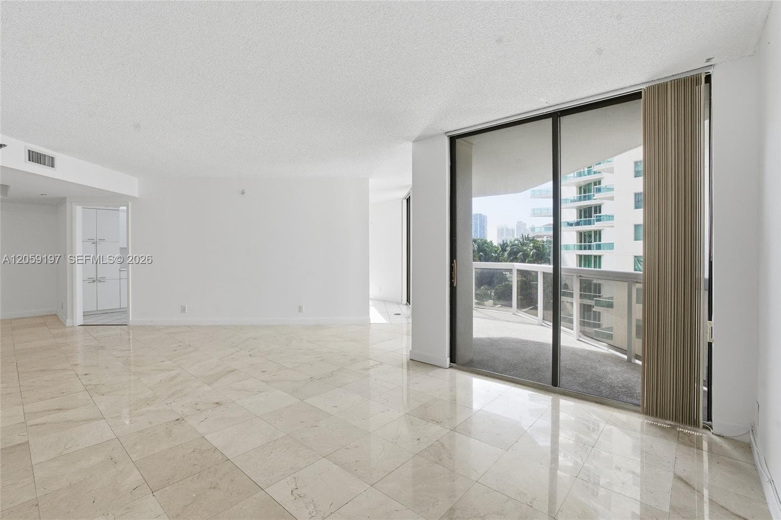 20185 E Country Club Dr # 502, Aventura FL 33180 photo 4