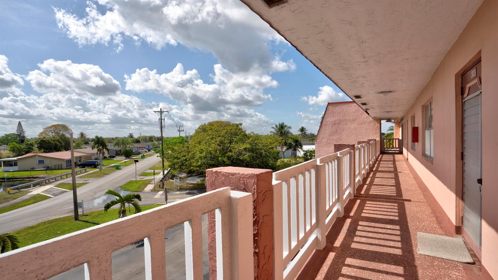 9400 SUNRISE LAKES Boulevard # 303, Sunrise FL 33322 photo 2