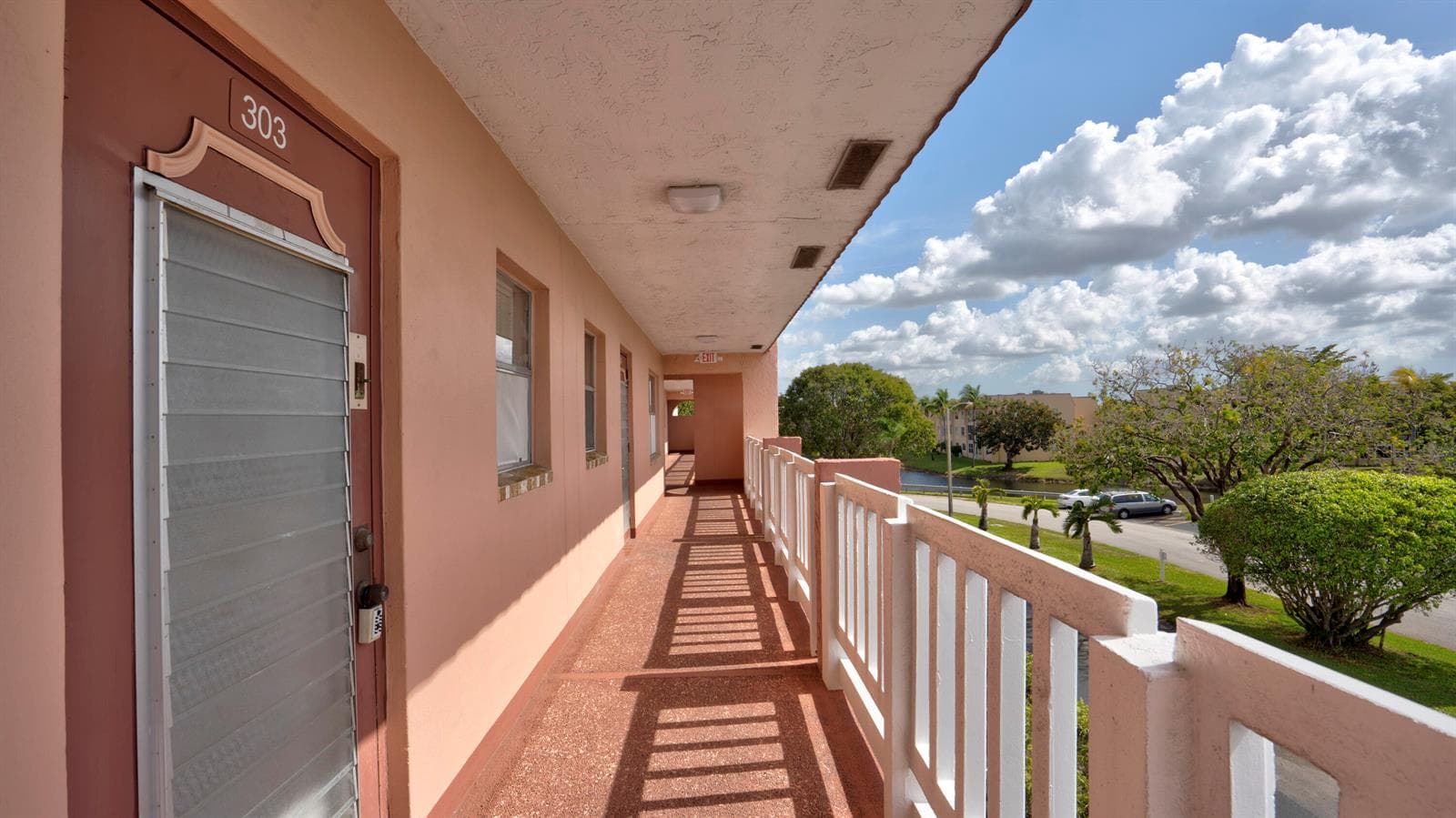 9400 SUNRISE LAKES Boulevard # 303, Sunrise FL 33322