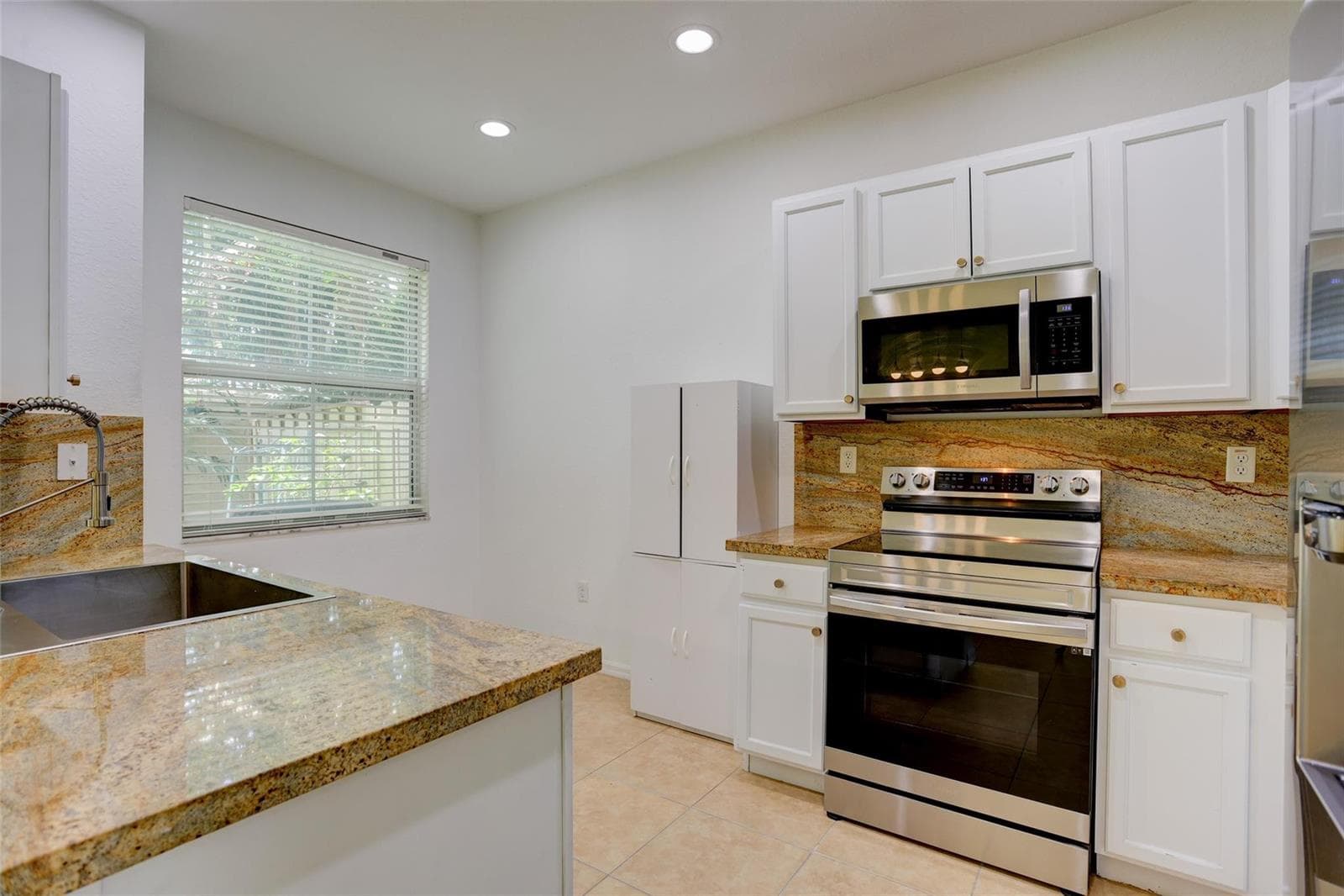 2851 W Prospect Road # 305, Tamarac FL 33309 photo 3