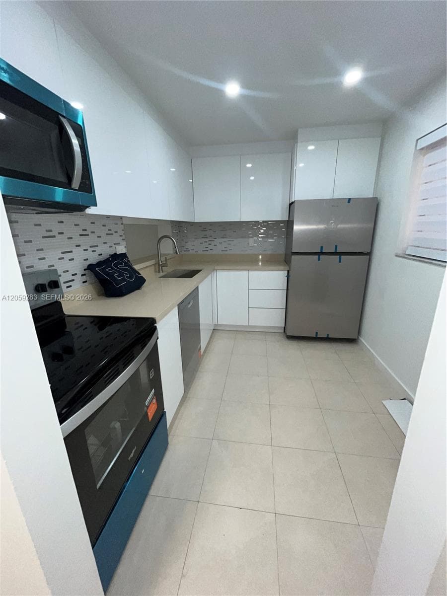 8625 NW 8th St # 213, Miami FL 33126 photo 3